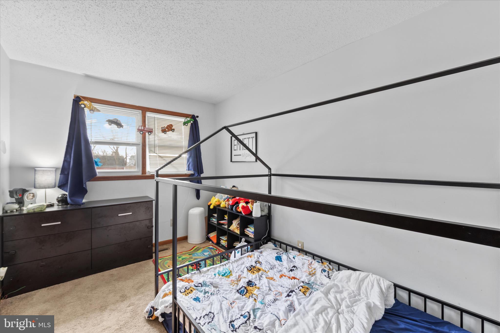 WOODSIDE MANOR - Residential