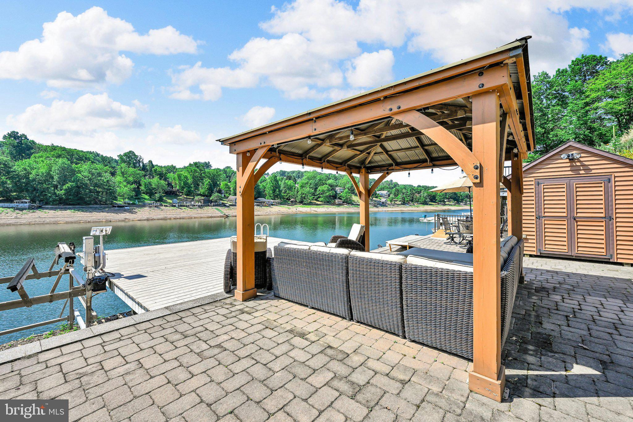 1506 WYNONAH DRIVE