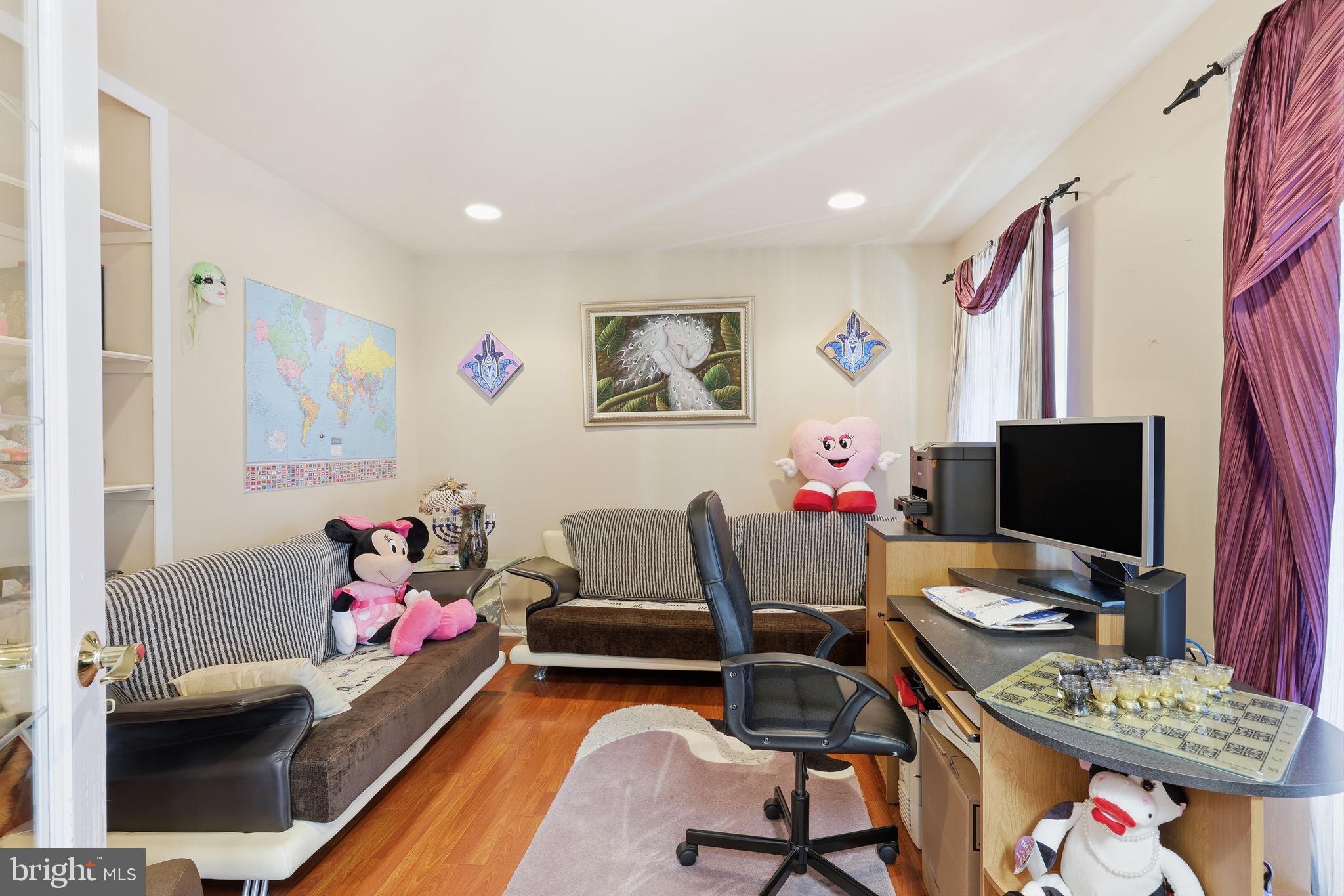 MEADOW GLEN - Residential