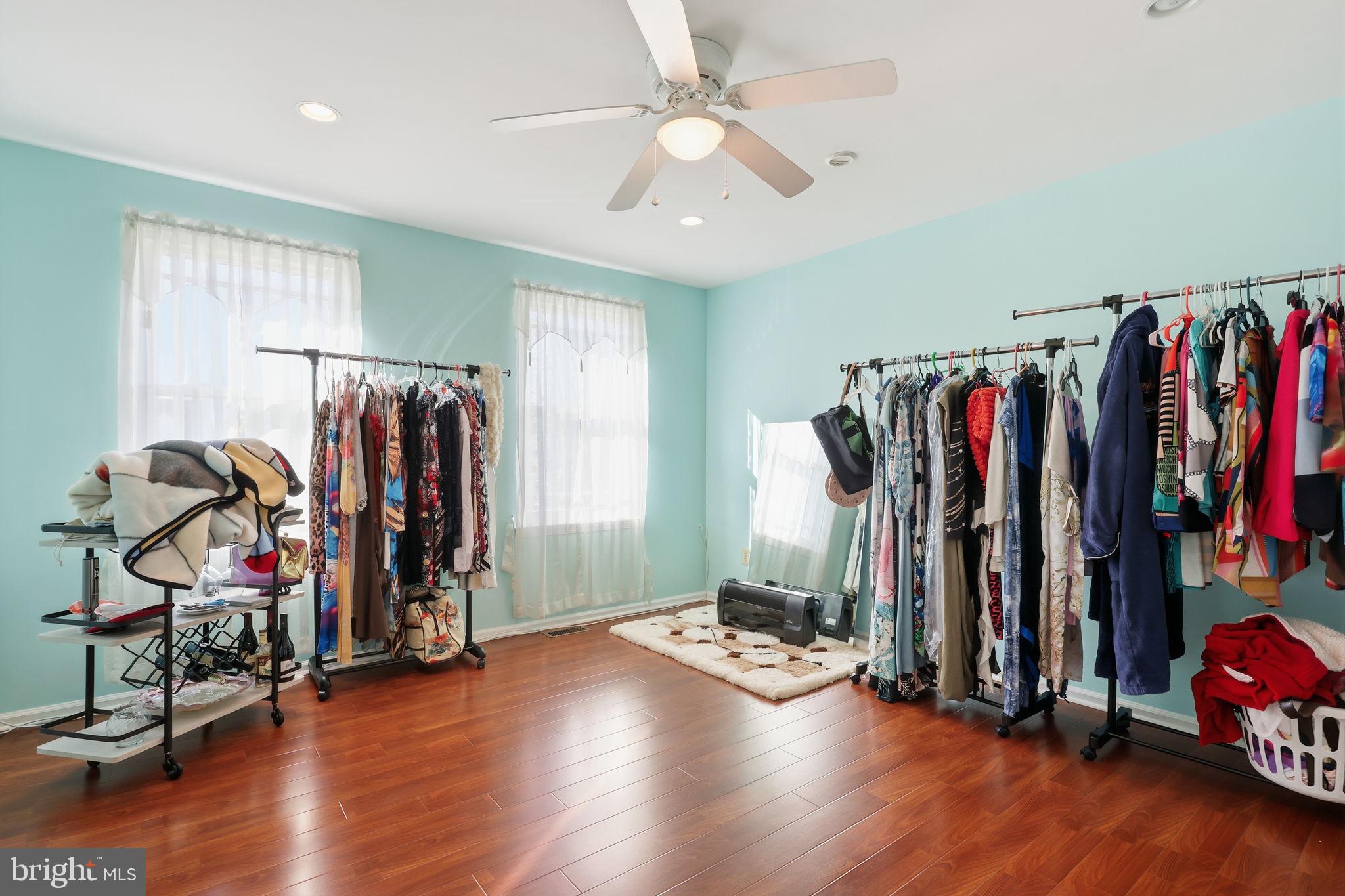 MEADOW GLEN - Residential