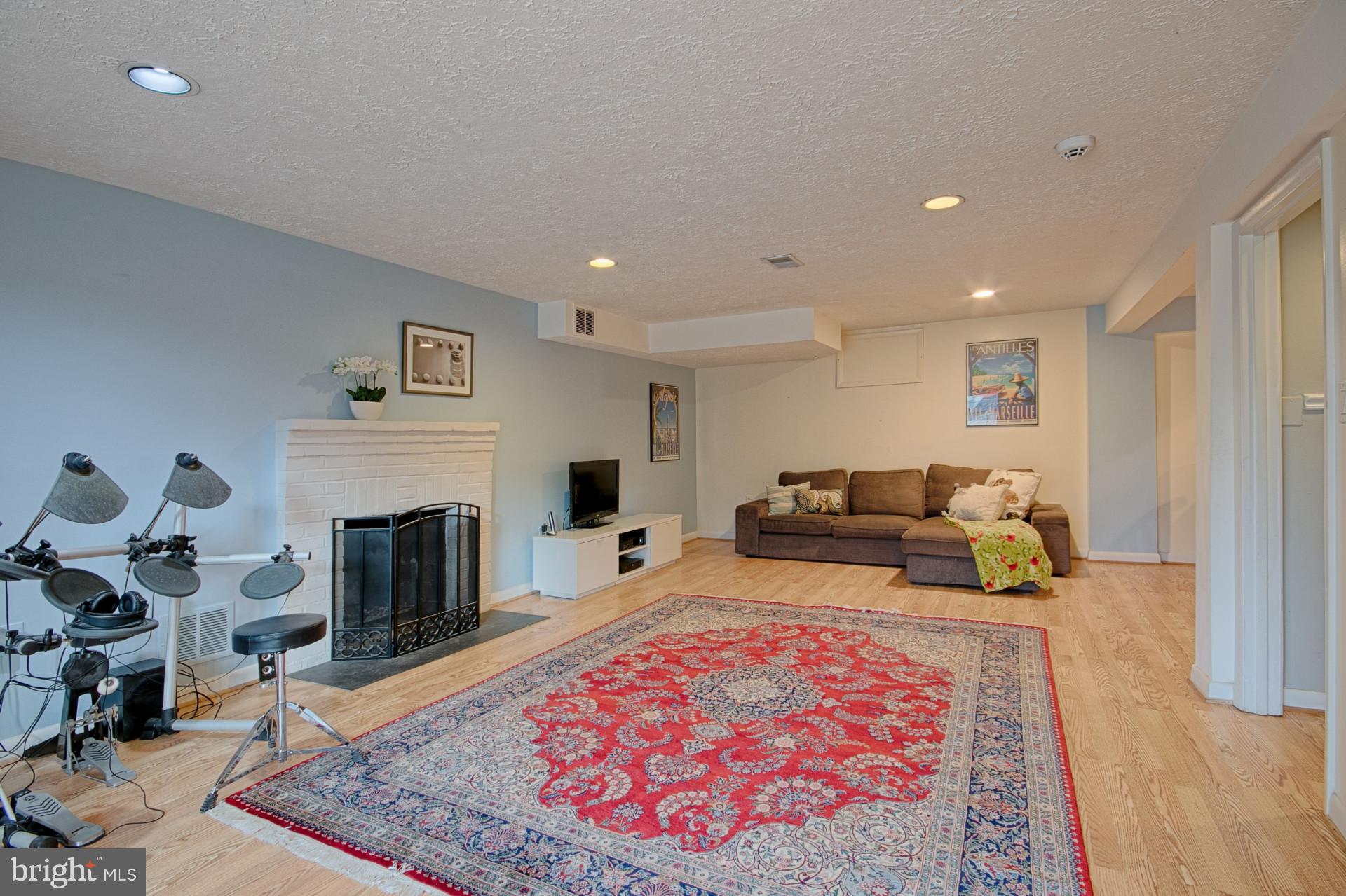 BRADLEY HILLS GROVE - Residential