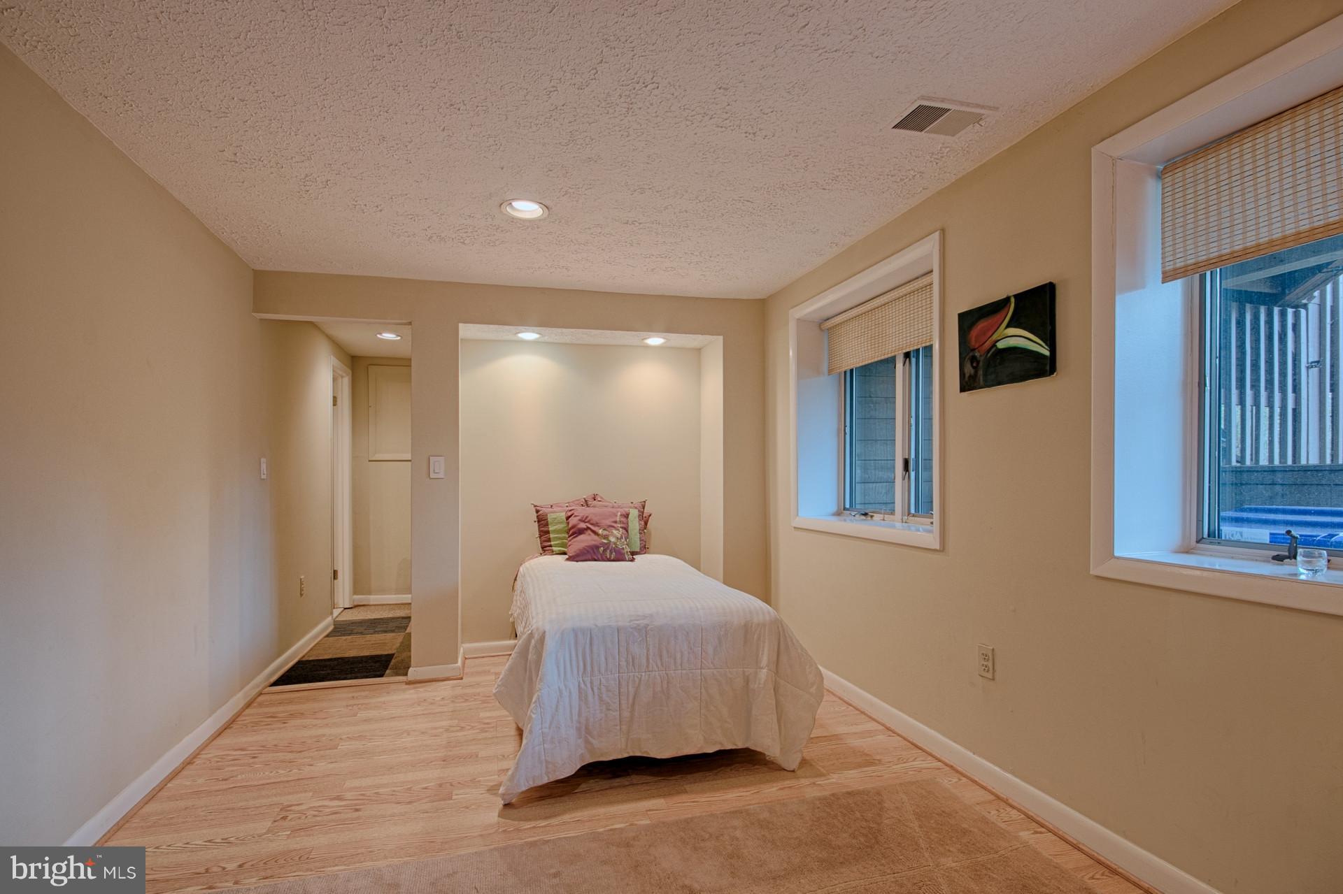 BRADLEY HILLS GROVE - Residential