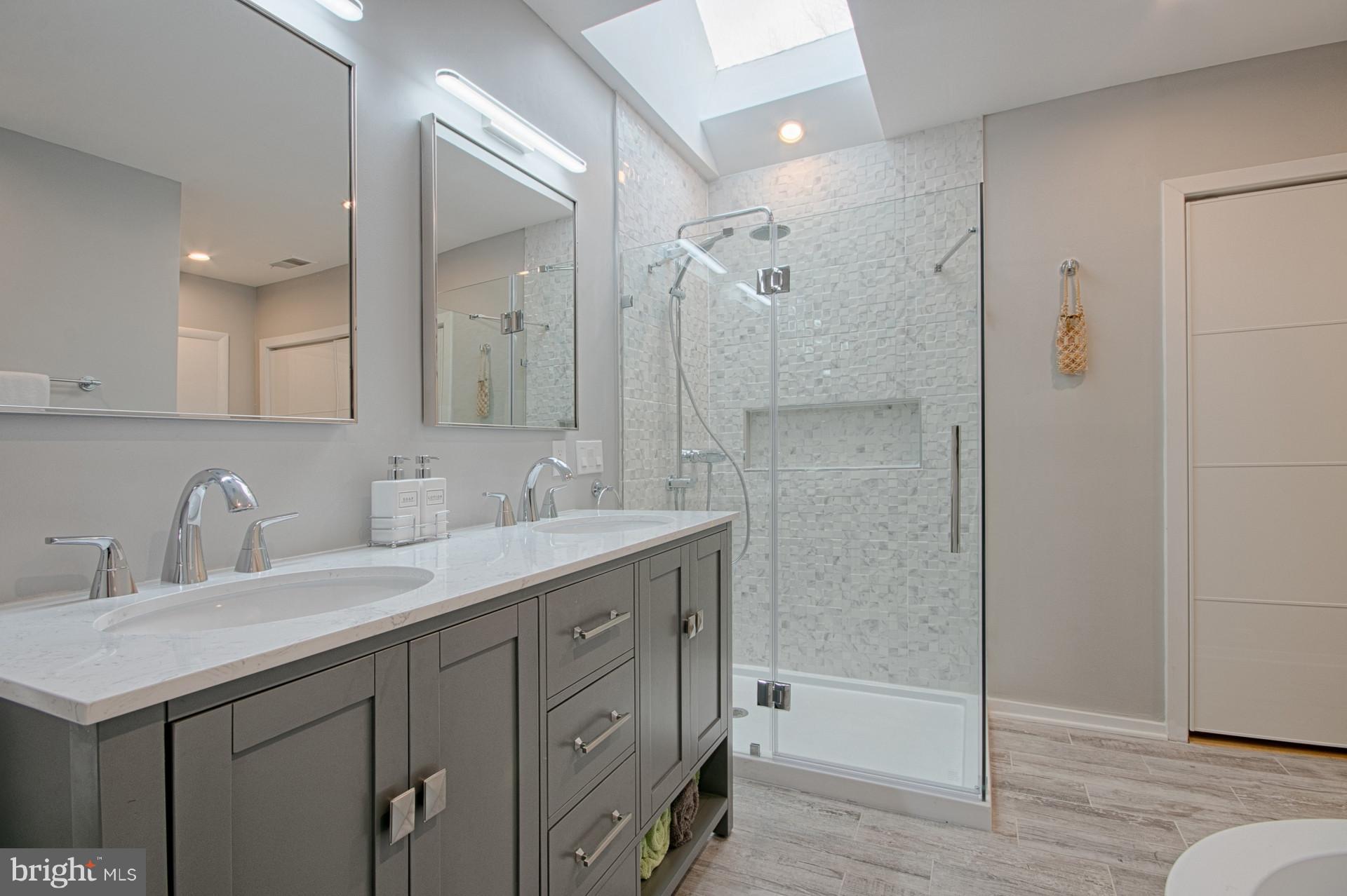 BRADLEY HILLS GROVE - Residential