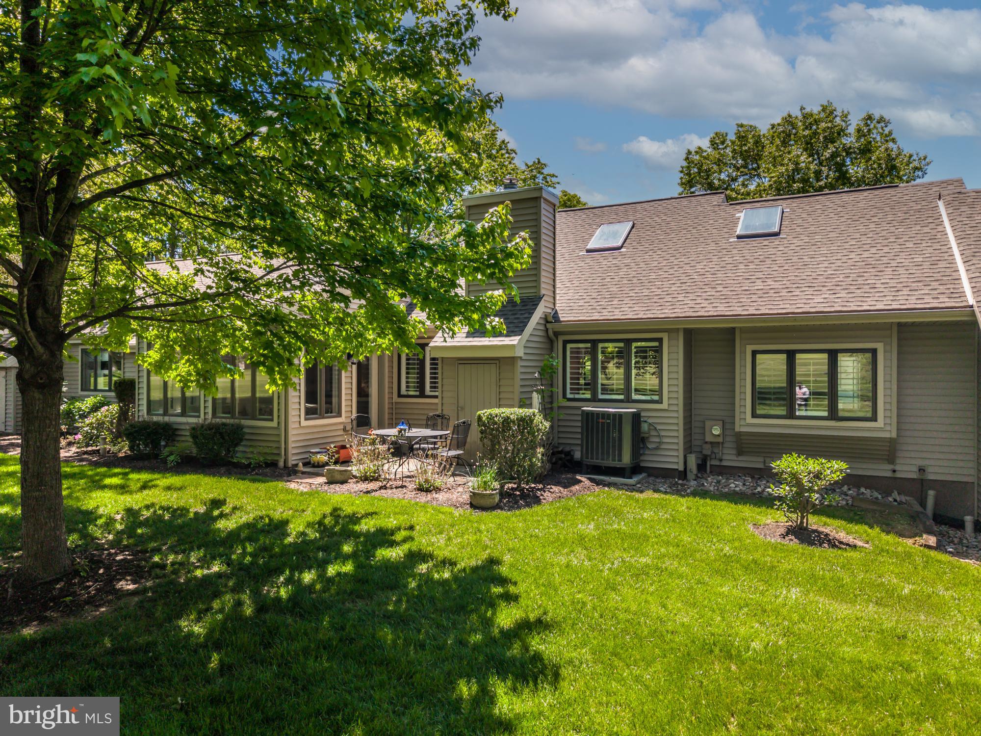 828 JEFFERSON WAY 828