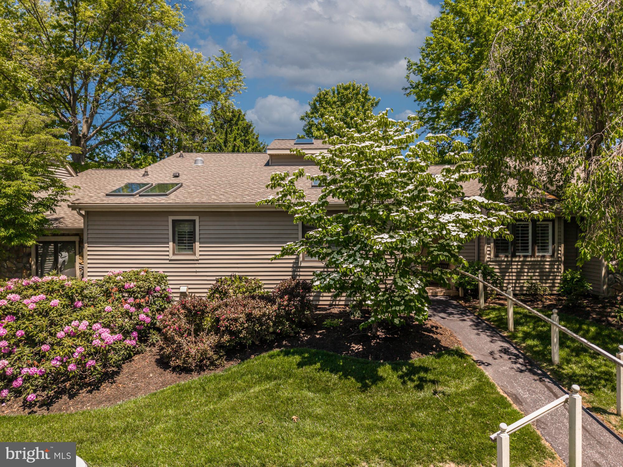 828 JEFFERSON WAY 828