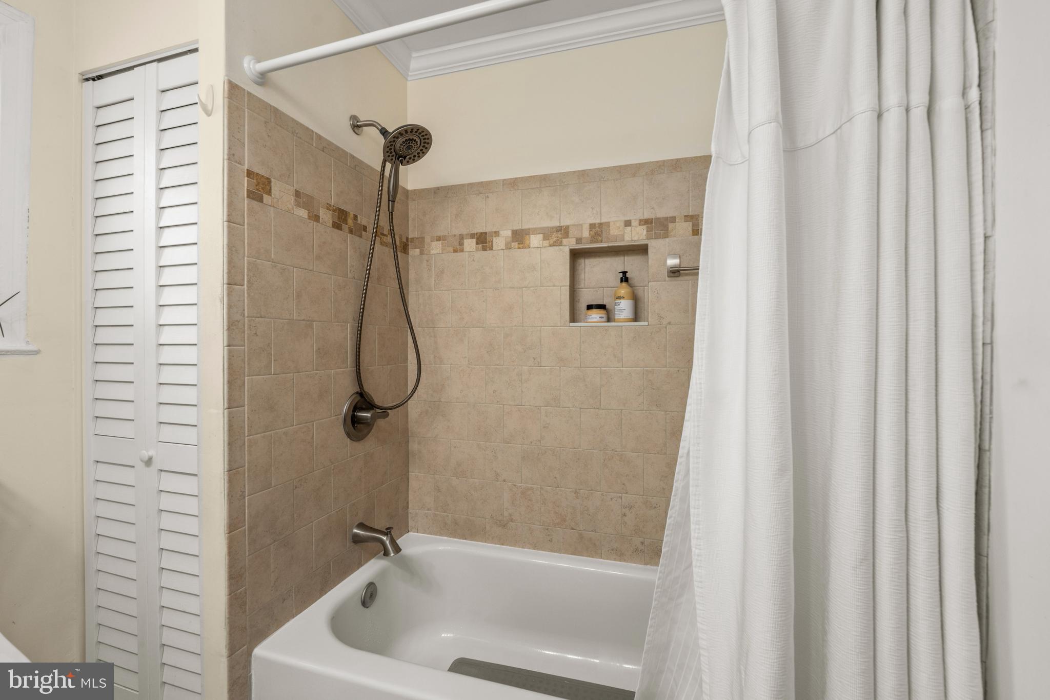 MEDFIELD - Residential