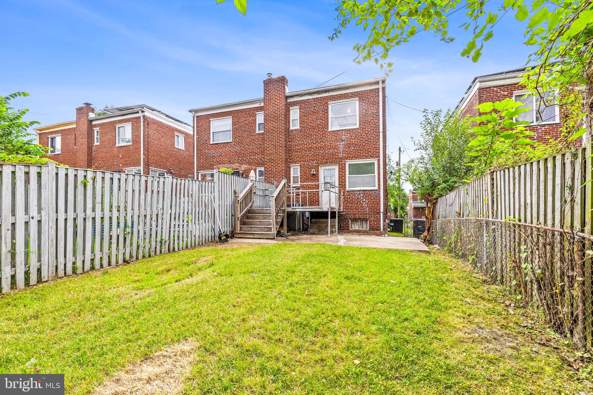 4816 8TH STREET NE