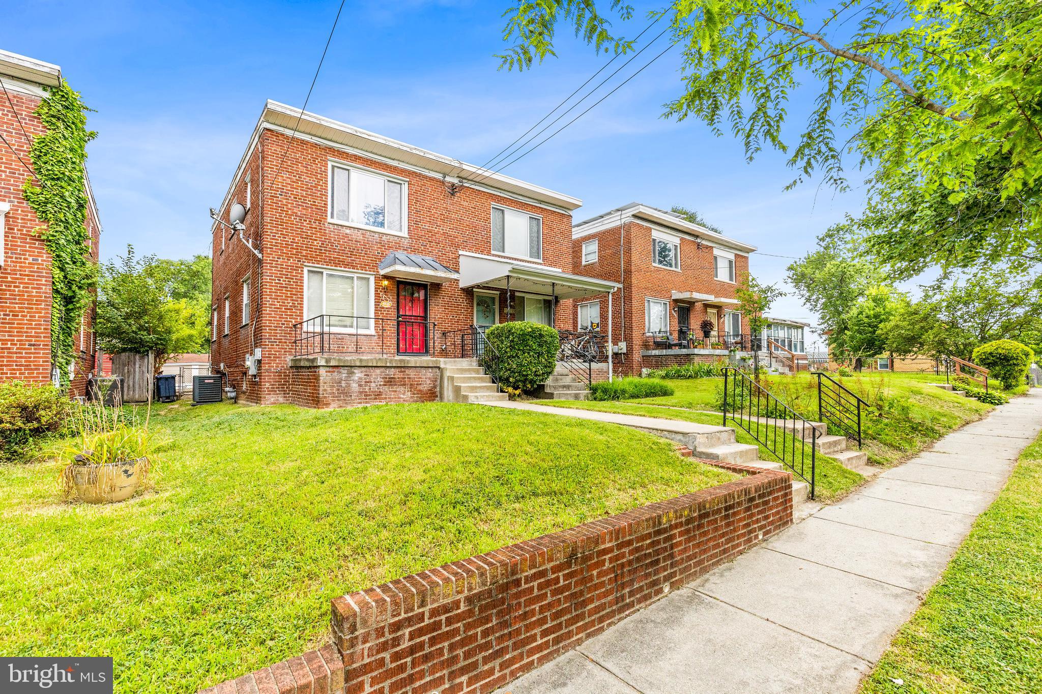 4816 8TH STREET NE