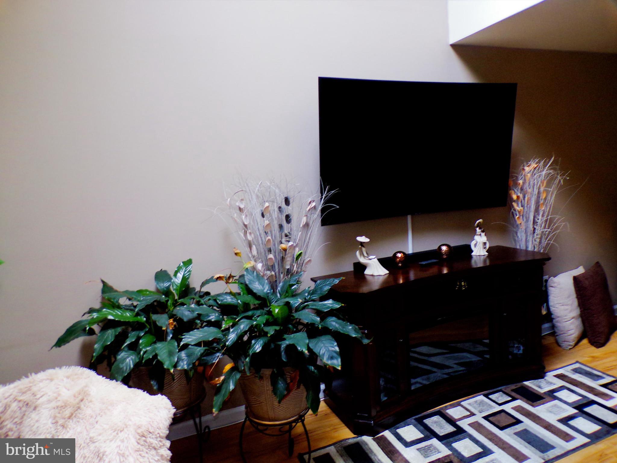 FOX KNOLL - Residential