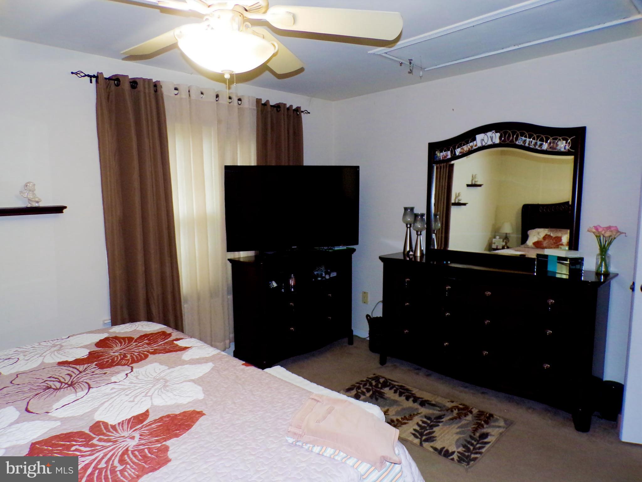 FOX KNOLL - Residential