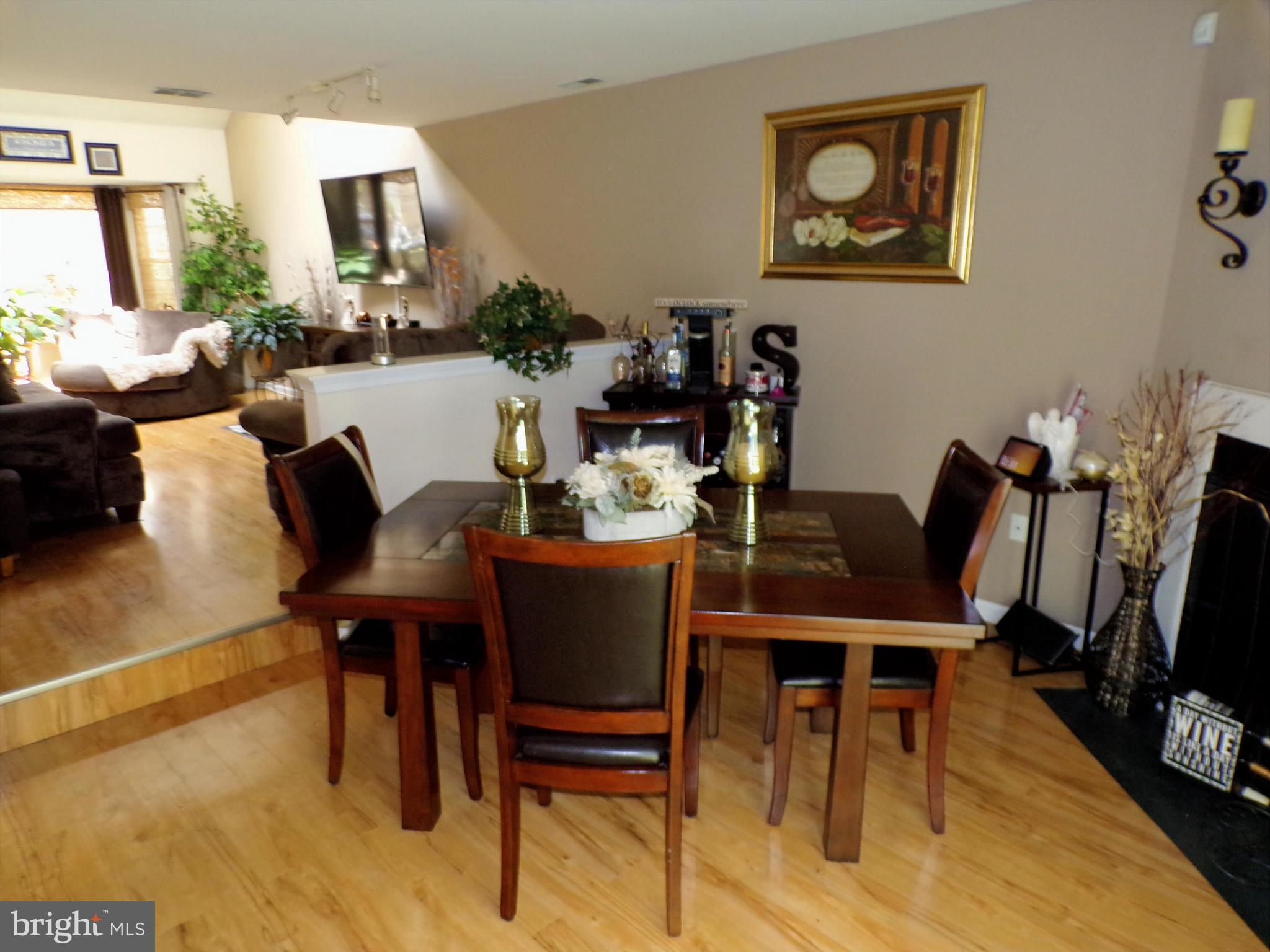 FOX KNOLL - Residential