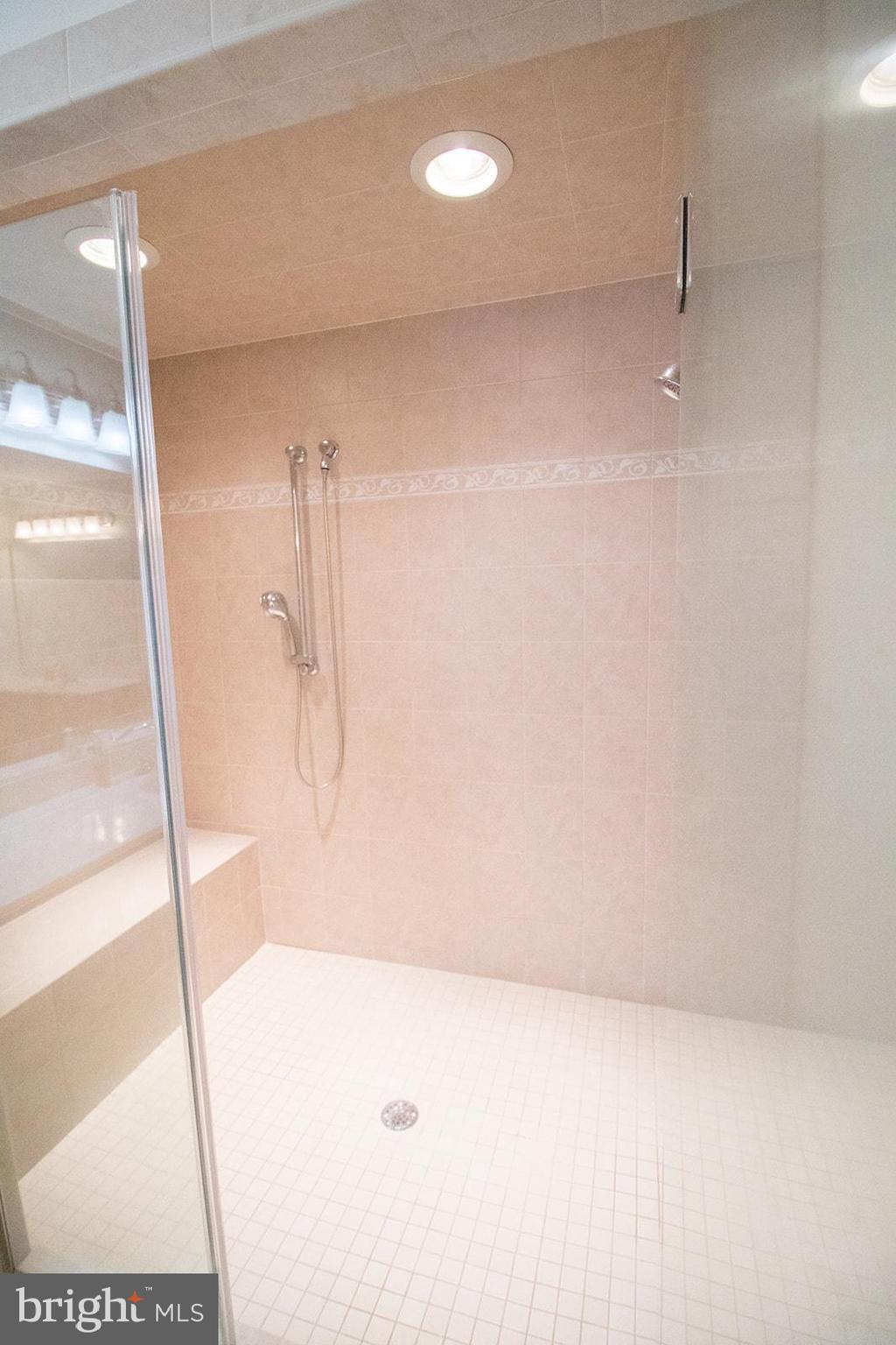 PEMBROOKE - Residential