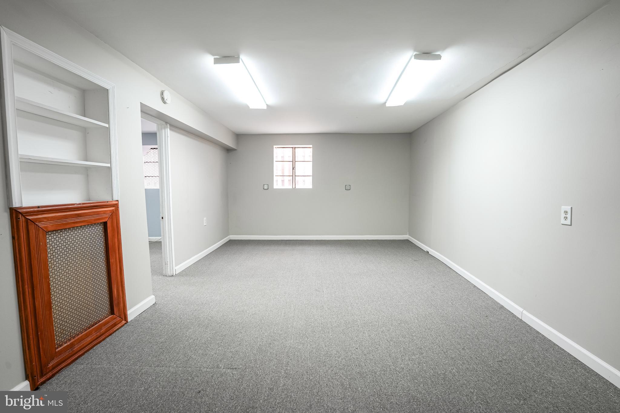 LYON PARK - Commercial Lease