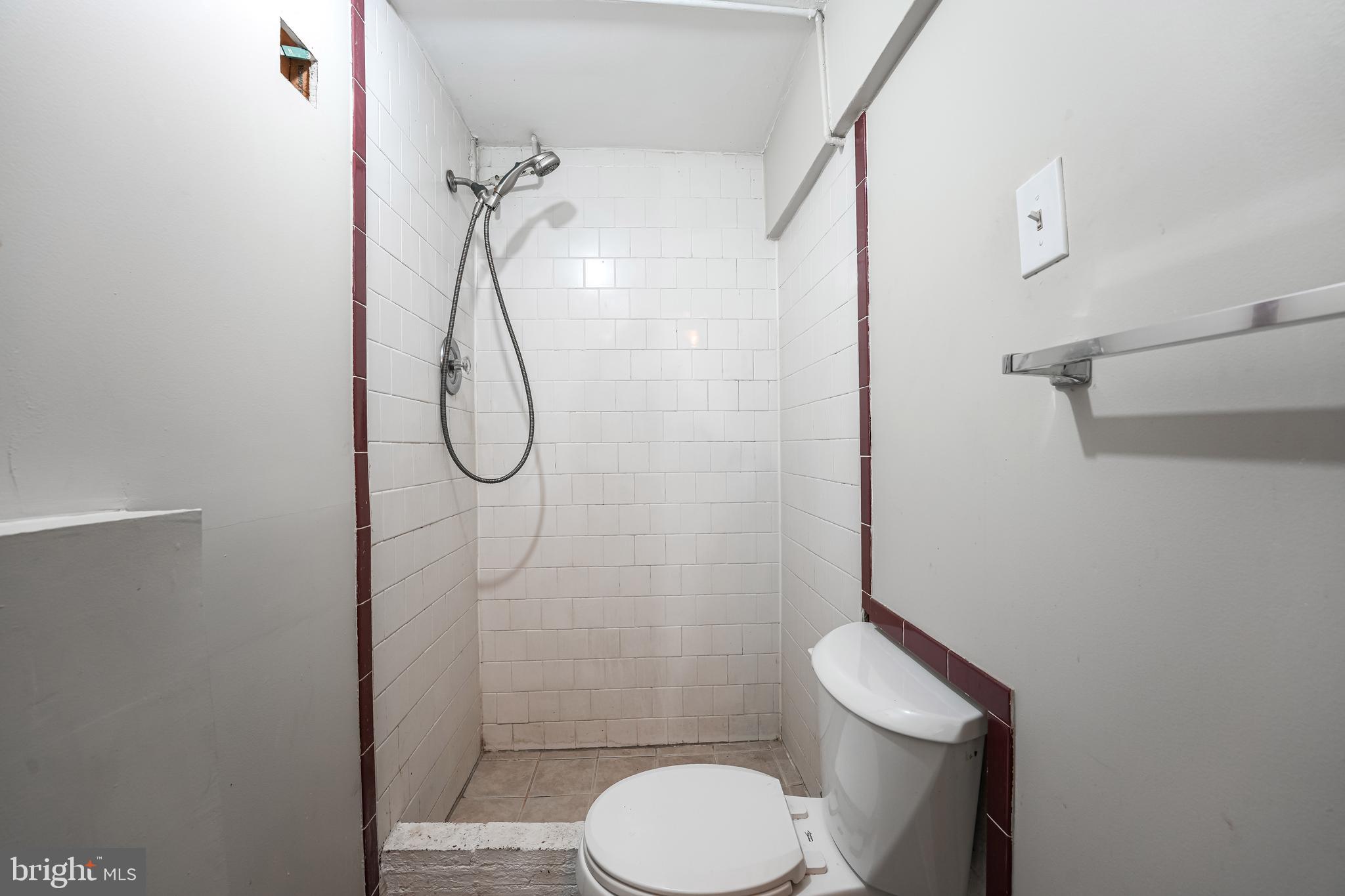 LYON PARK - Commercial Lease