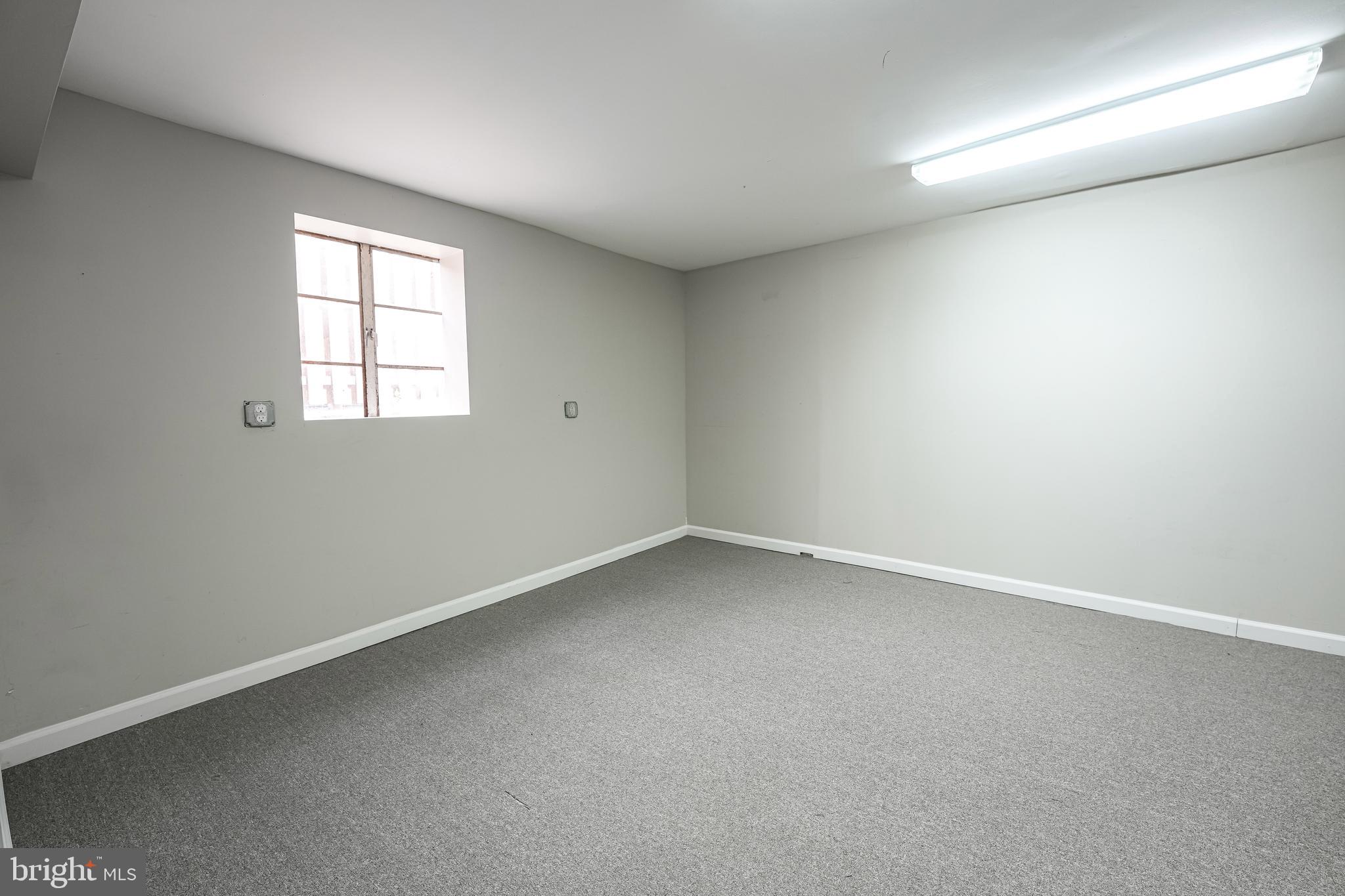 LYON PARK - Commercial Lease