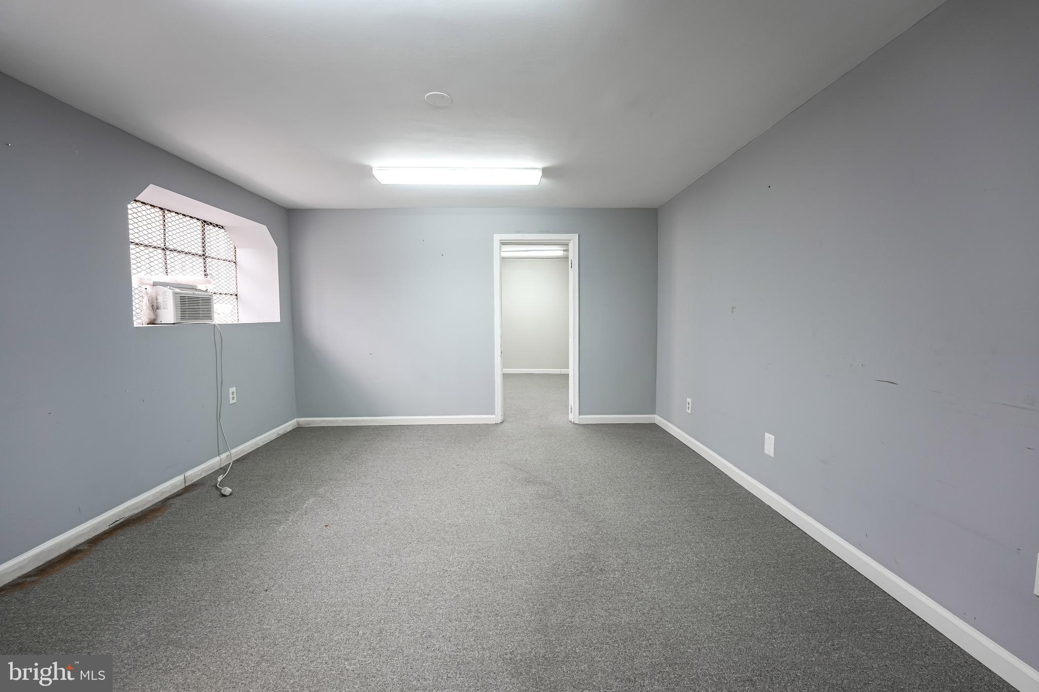 LYON PARK - Commercial Lease