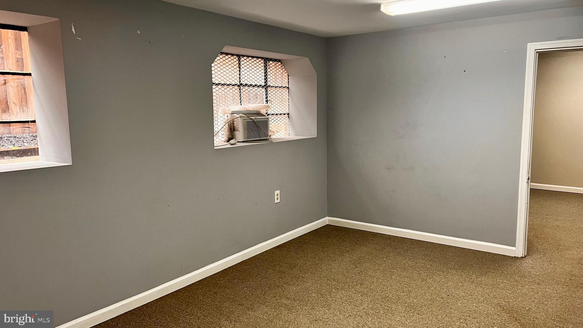 LYON PARK - Commercial Lease