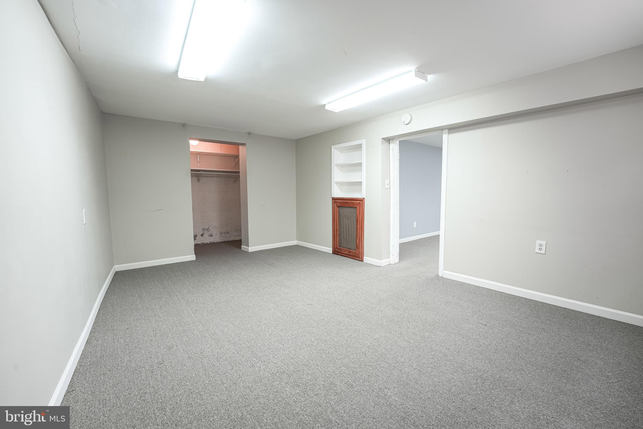 LYON PARK - Commercial Lease