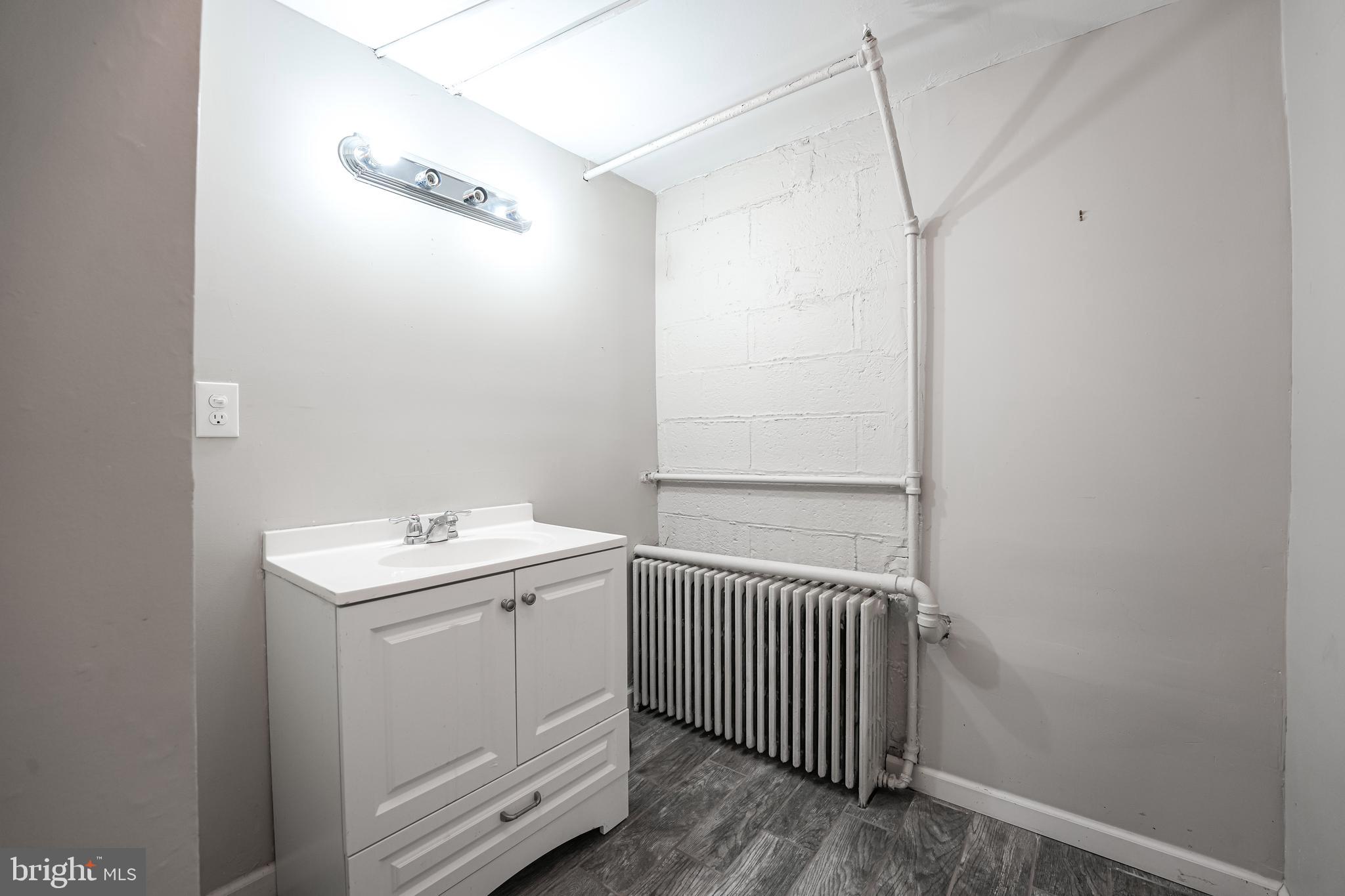 LYON PARK - Commercial Lease