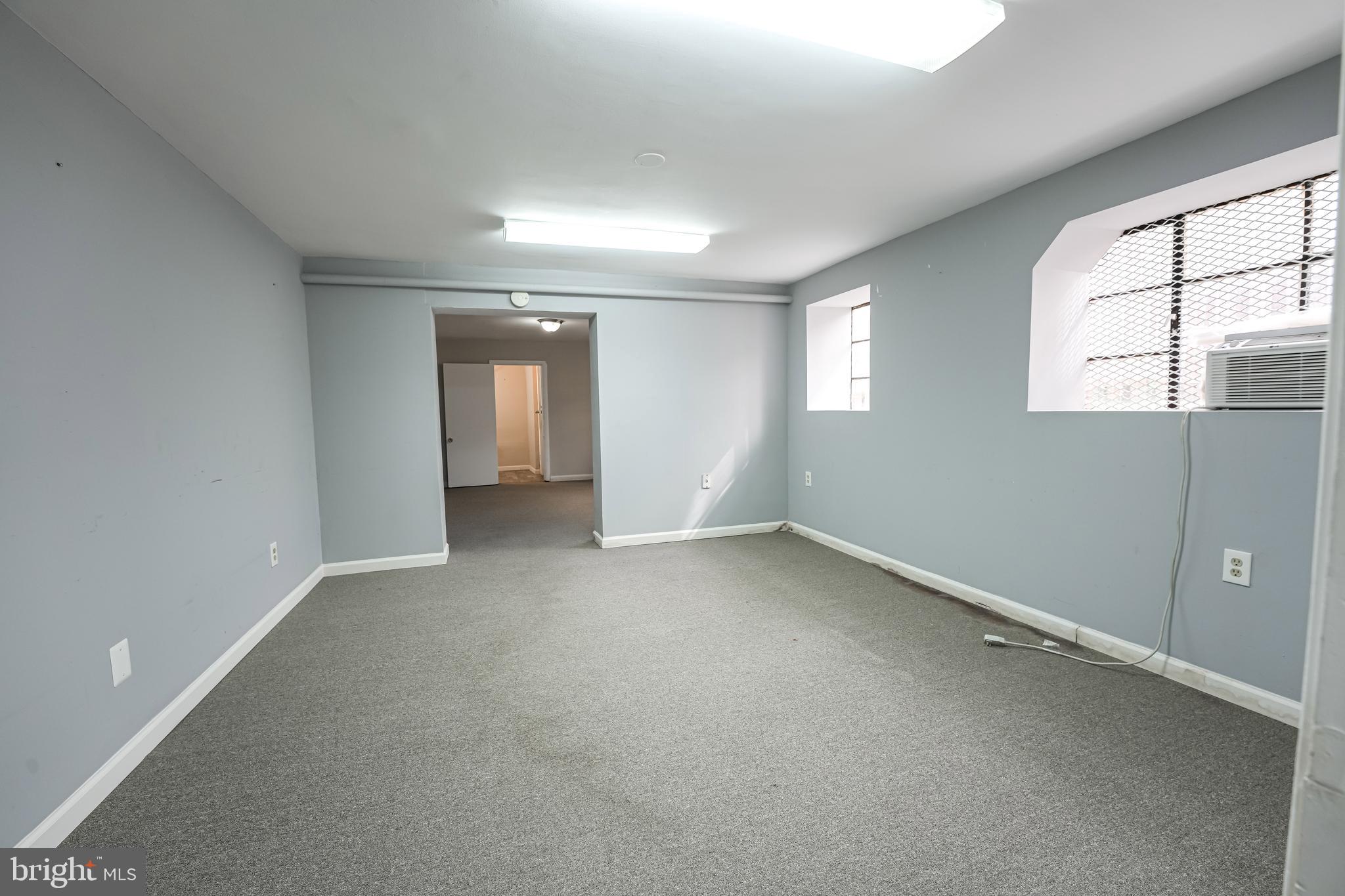 LYON PARK - Commercial Lease