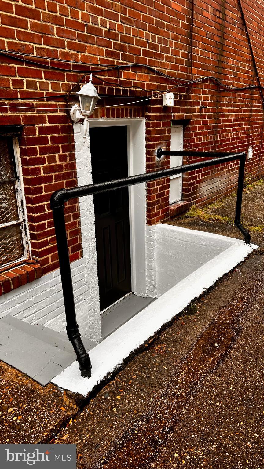 LYON PARK - Commercial Lease