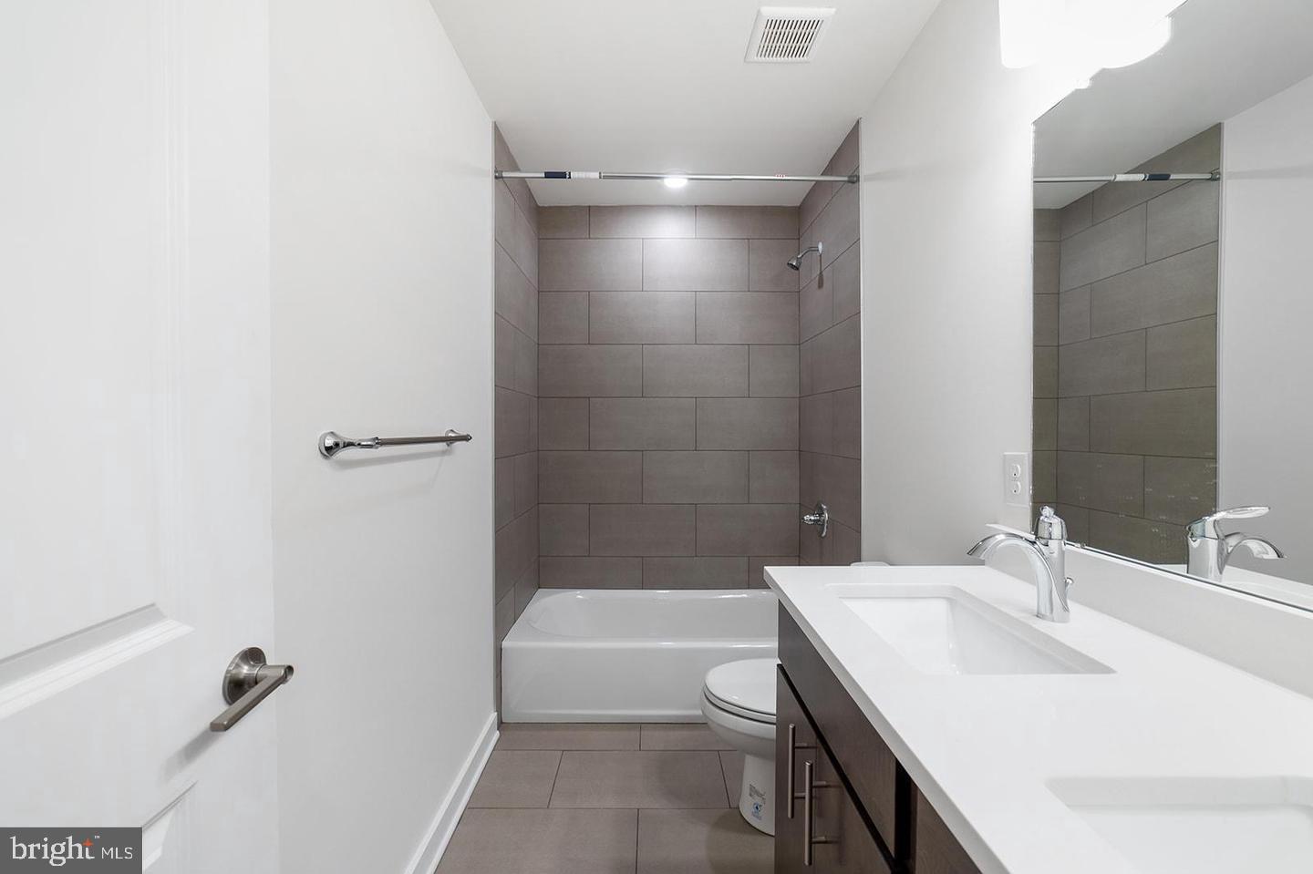 OLDE KENSINGTON - Residential Lease