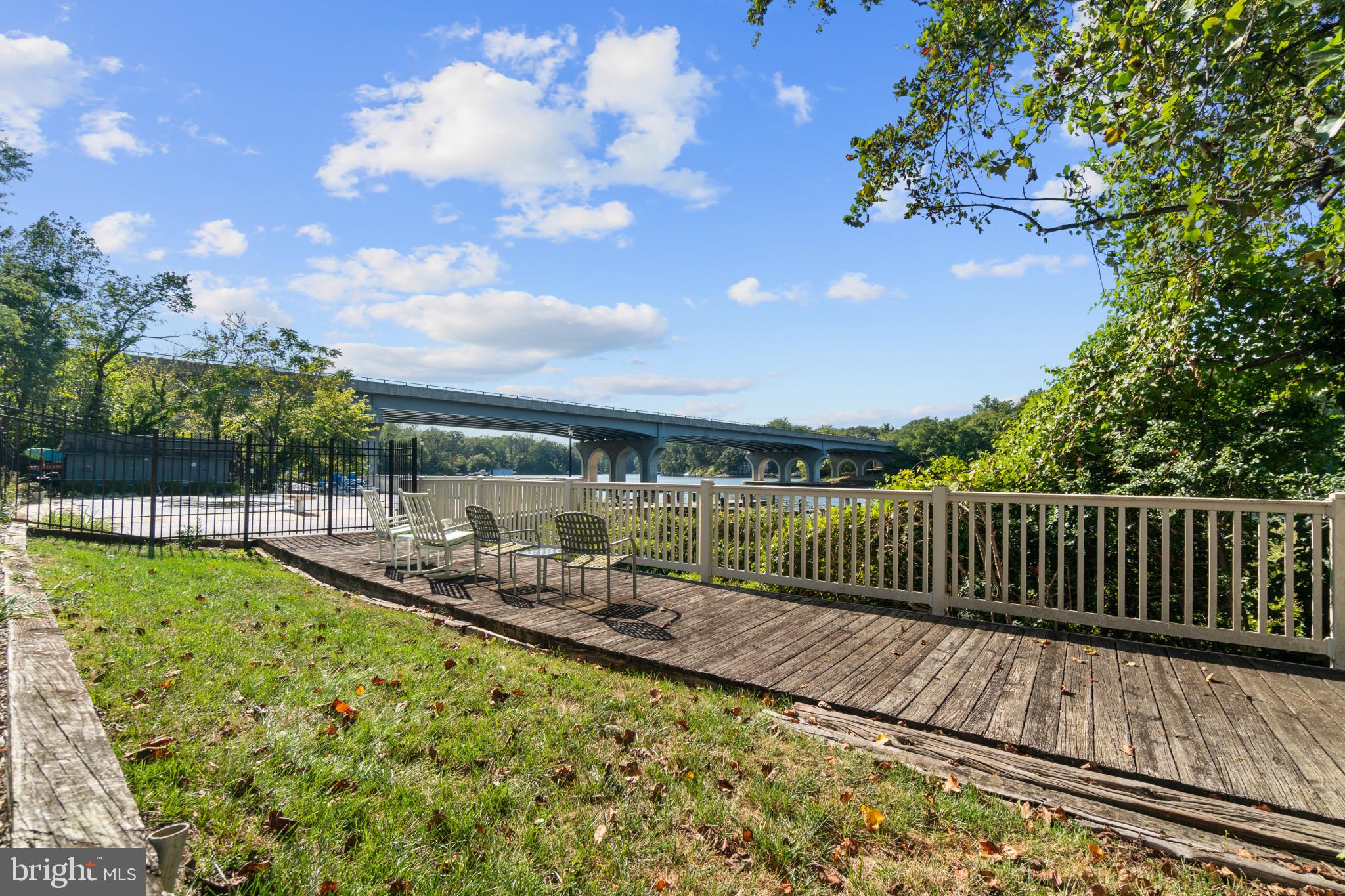 MARINERS COVE - Residential