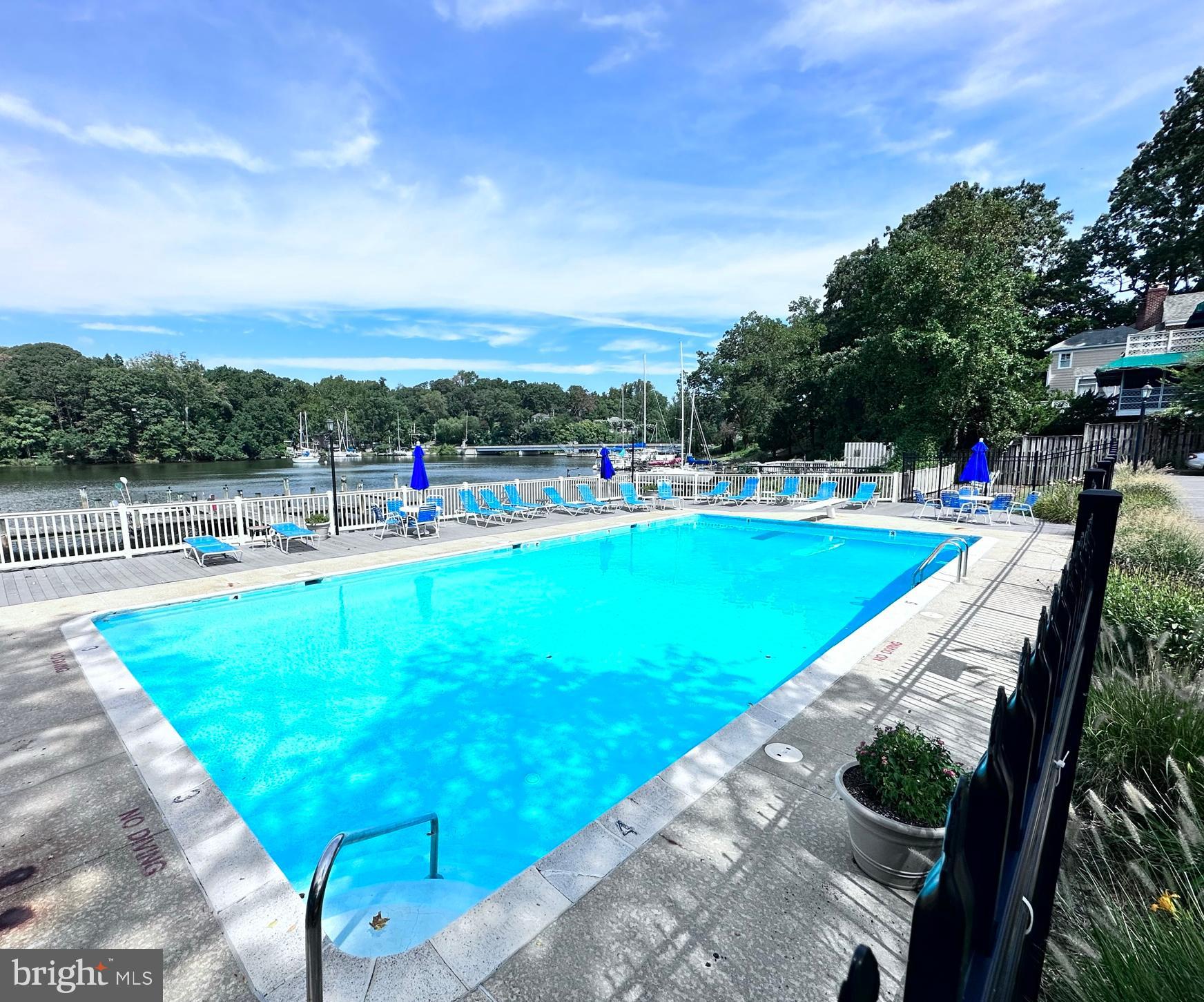 MARINERS COVE - Residential