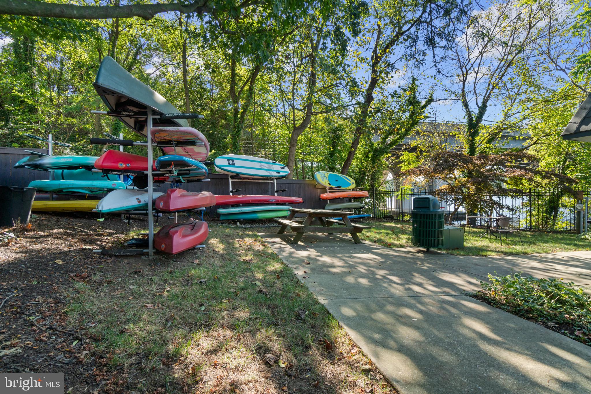 MARINERS COVE - Residential