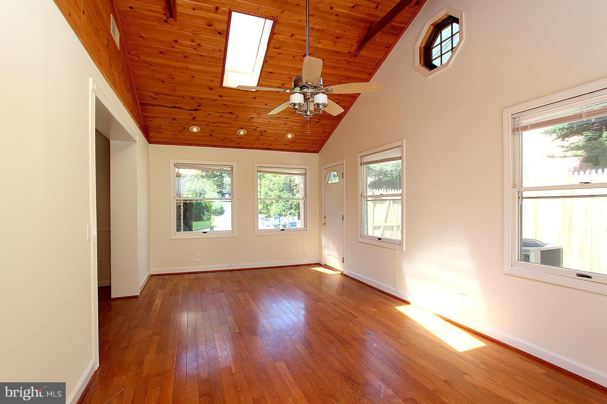 WOODBURN - Residential Lease