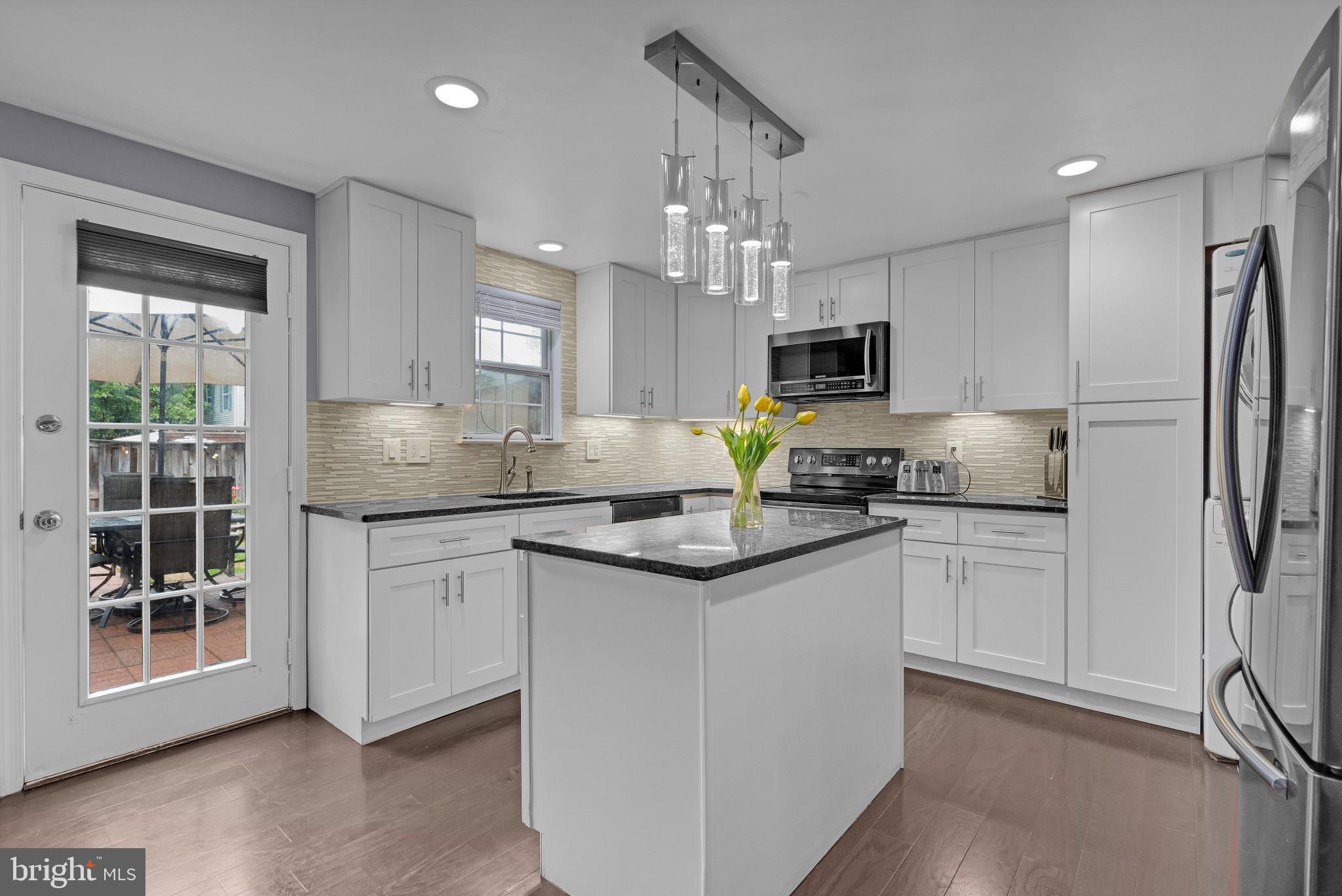 COUNTRYSIDE - Residential