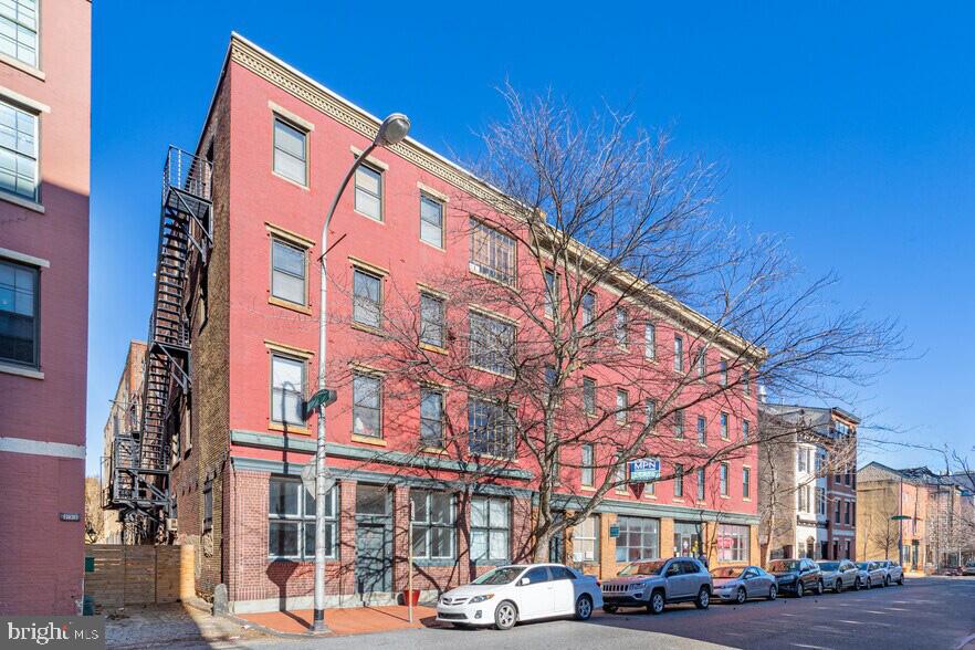 » Multiple ground floor retail opportunities on rapidly developing Vine Street in Old City.
» Space 1 is 1,218 SF of window lined retail space with direct access on Vine Street.
» Space 2 is 1,184 SF and currently built out as an office with access through the Courtyard.
» Space 1 and 2 can be easily combined to offer 2,402 SF.
» Space 3 is 2,290 SF on the ground floor with an additional 2,300 Sf on the lower level.
» Ideal for retail, creative office or live/work opportunity.
» 90’ feet of frontage on Vine Street
» Zoning: CMX-3
» Located in Old City, a neighborhood filled with tourists and pedestrian traffic. Filled with historical significance and landmarks, the neighborhood boasts a rich history deeply rooted in the Philadelphia community
» Located in the heart of Old City with easy access to I-95, I-676, Columbus Blvd, Penn’s Landing, and public transportation