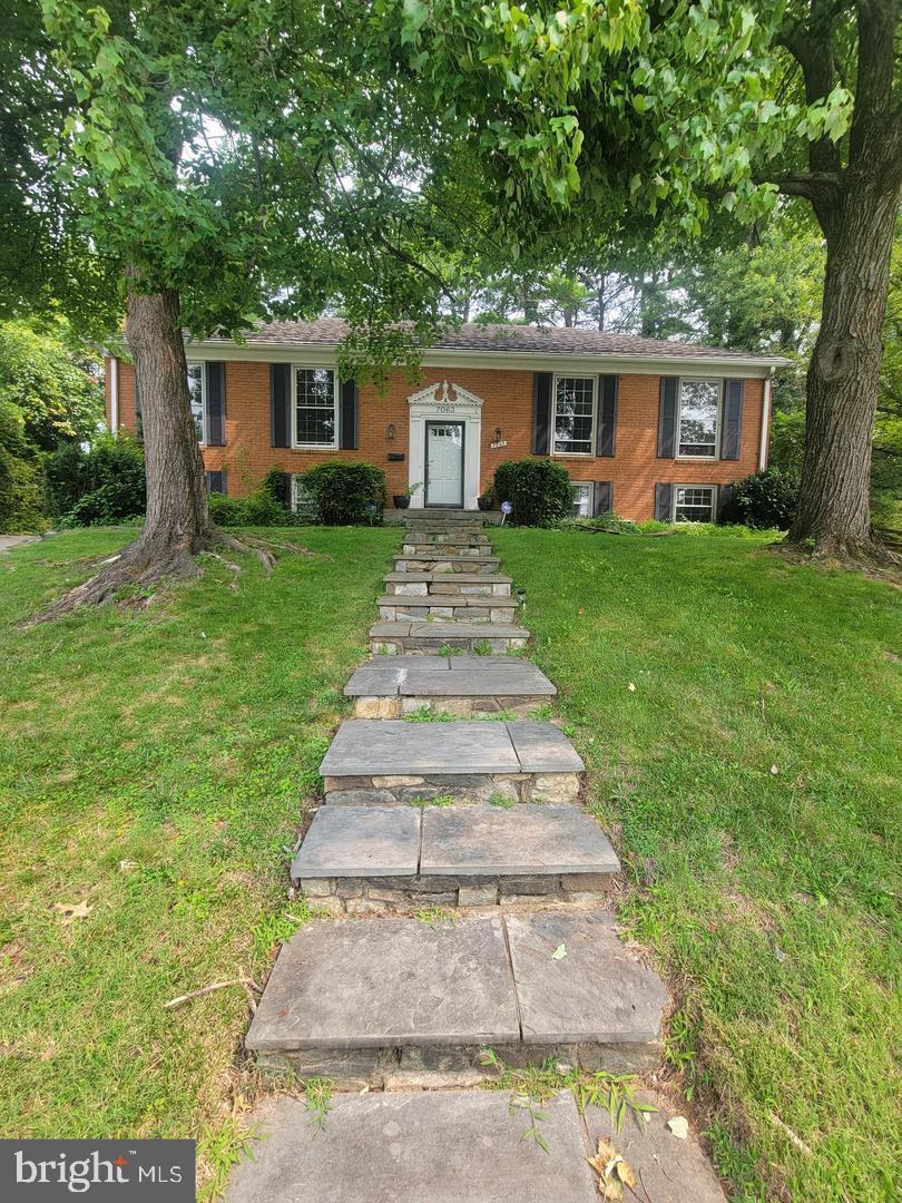 Spacious home in Sought-After Rockville Location
Welcome to 7063 Wolftree Lane, a beautifully maintained home located in a quiet, well-kept community in the heart of Rockville. This light-filled home offers the perfect blend of comfort, space, and convenience, ideal for today’s lifestyle.
Inside, you’ll find 5 bedrooms and 3 bathrooms, including a spacious primary suite with ample closet space and a private en-suite bath. The main level features a bright, open floor plan with hardwood floors, a large living room, and a dining area that opens to a private outdoor patio, perfect for entertaining or relaxing.
The kitchen is equipped with modern appliances, generous cabinet space, and a functional layout that will delight any home cook. Additional features include in-unit laundry, garage, central A/C, and plenty of storage throughout.
Located just minutes from shopping, dining, parks, and major commuter routes including I-270 and the ICC, this home offers easy access to everything Rockville and the surrounding area have to offer.
Available Move In Date: 10/15/2025
Income Required: $161,000 a year or more
Credit Score: 600 or higher
Don’t miss this opportunity to live in a well-appointed home in a fantastic location. Schedule your tour with your Realtor today! Application fee $55 per person