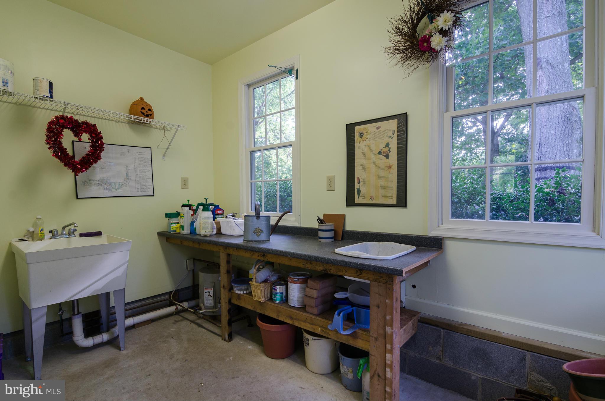 LEDGE LOWE - Residential