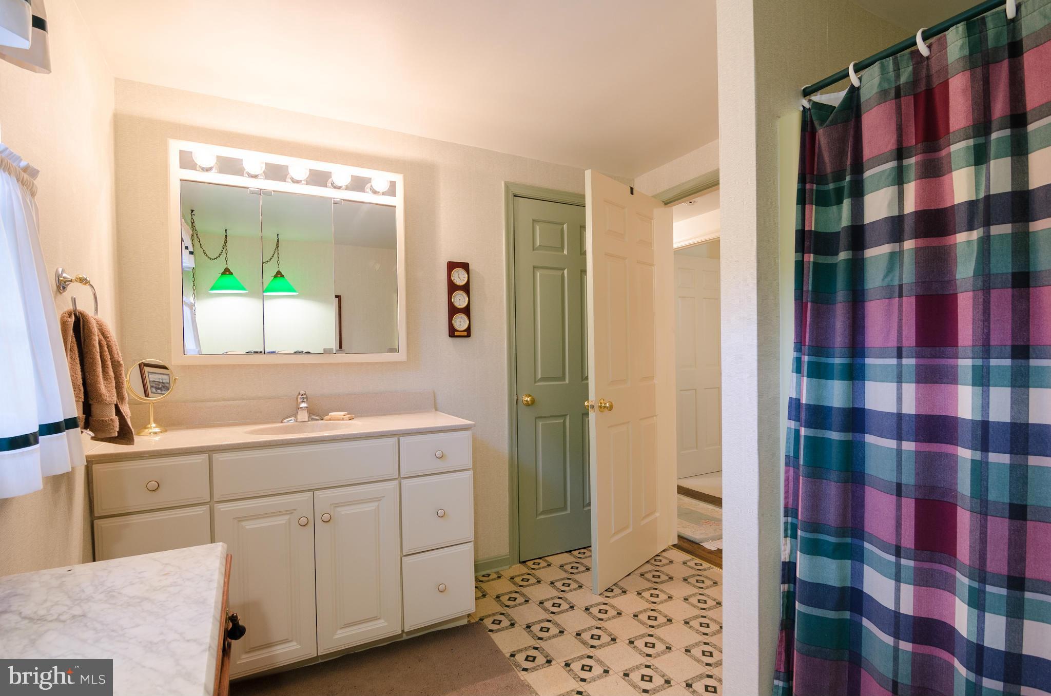 LEDGE LOWE - Residential