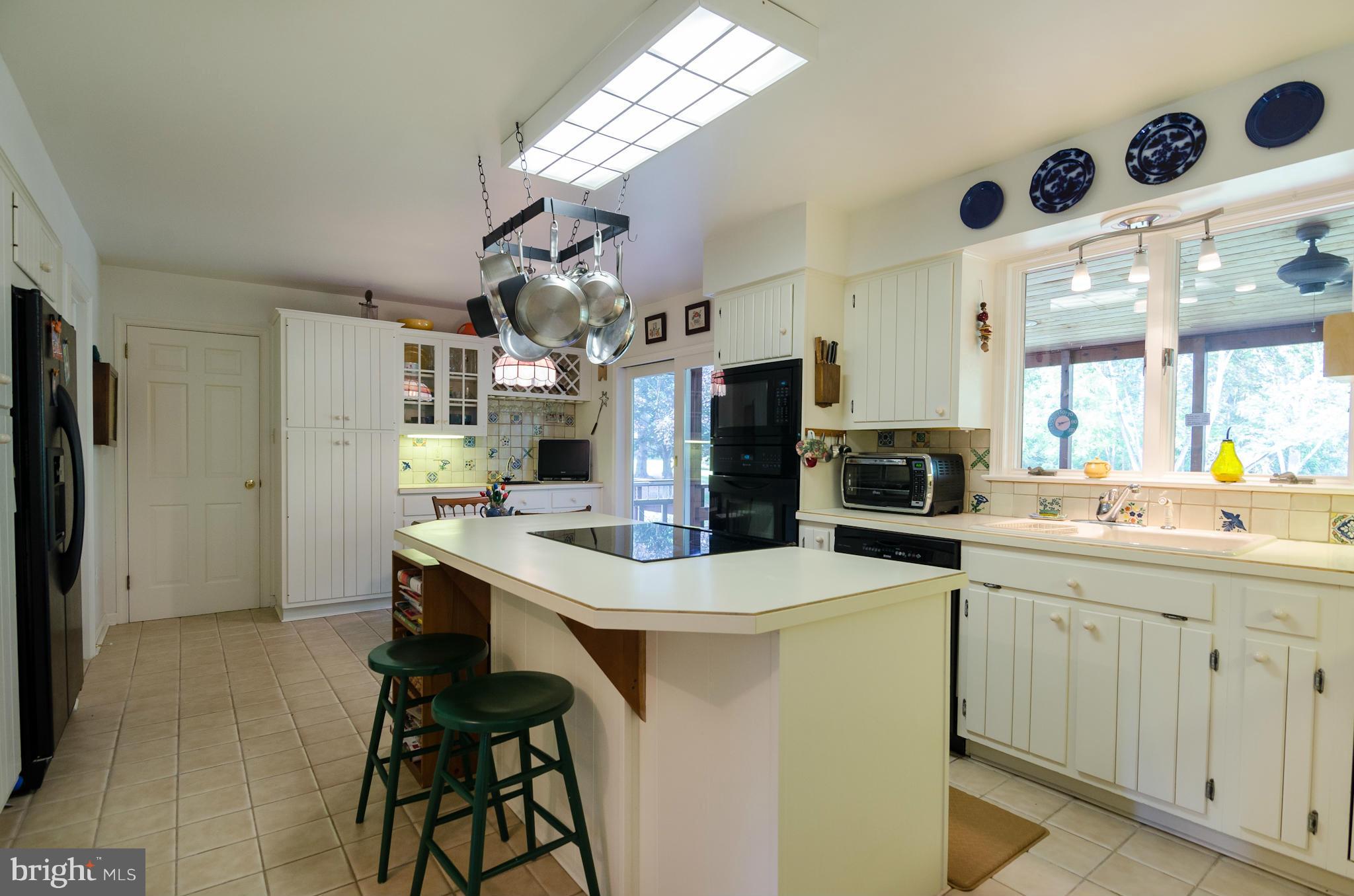 LEDGE LOWE - Residential