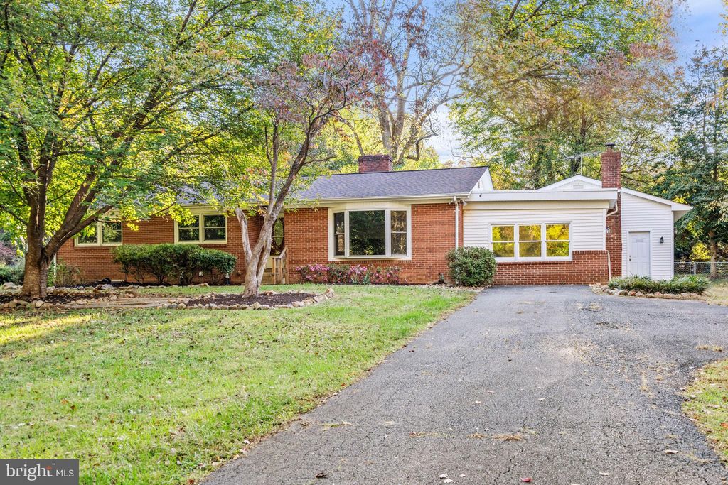 Photo of 6741 Maxwell Avenue, WARRENTON, VA 20187 (MLS # VAFQ2019512)