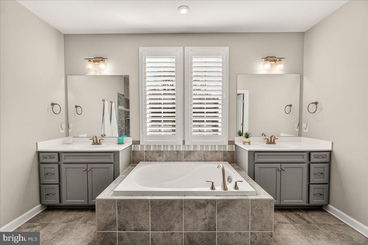 TALLYN RIDGE - Residential