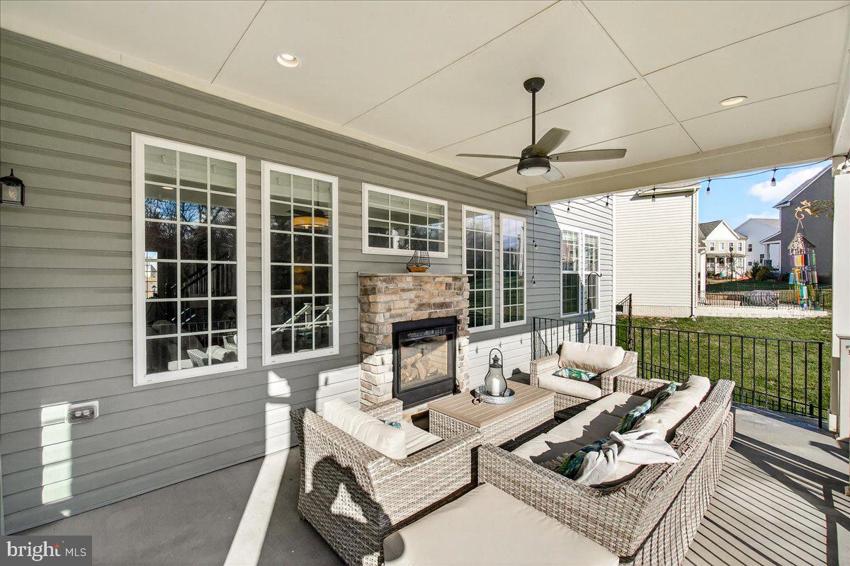 TALLYN RIDGE - Residential