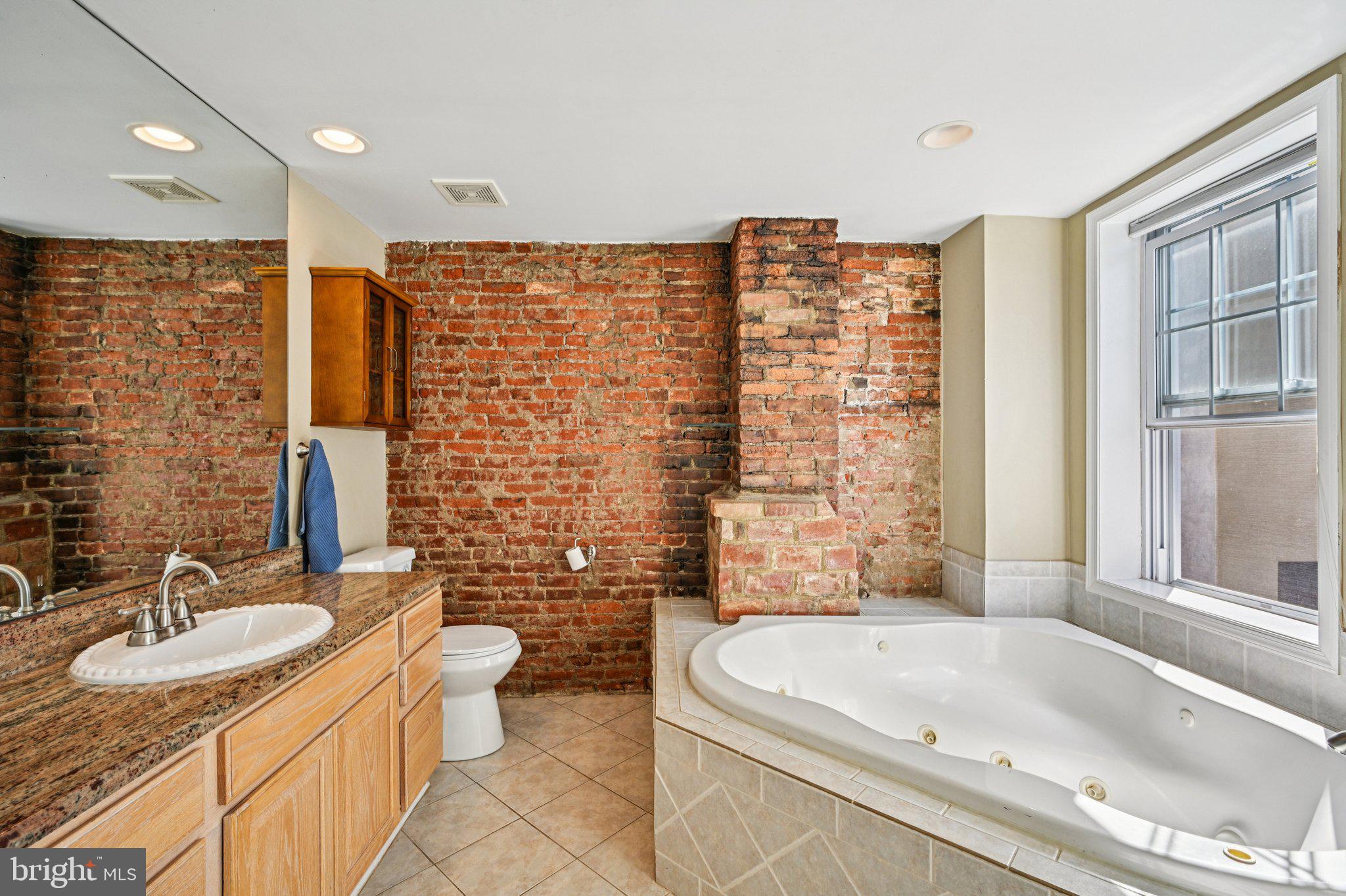 QUEEN VILLAGE - Residential