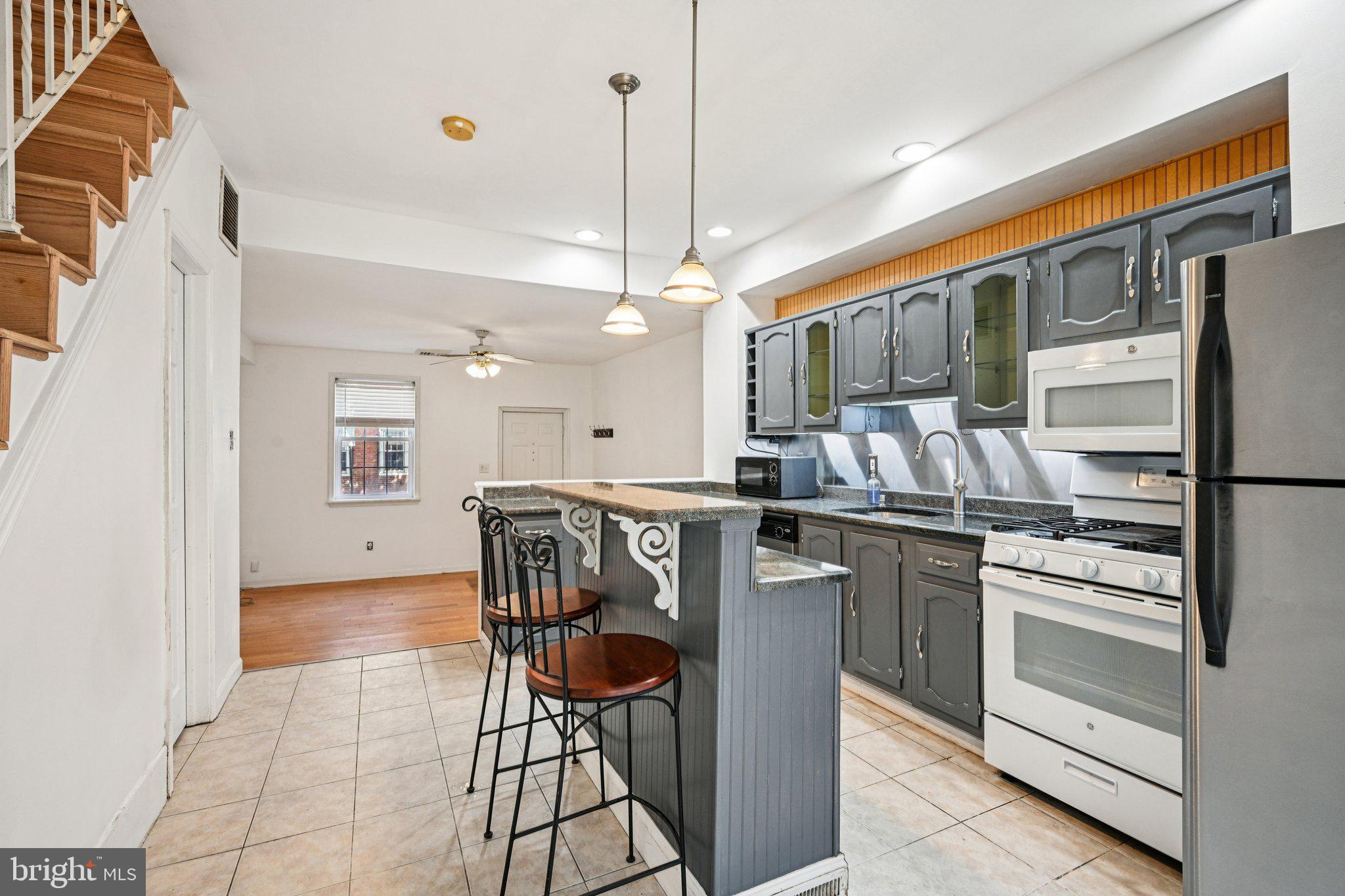 QUEEN VILLAGE - Residential