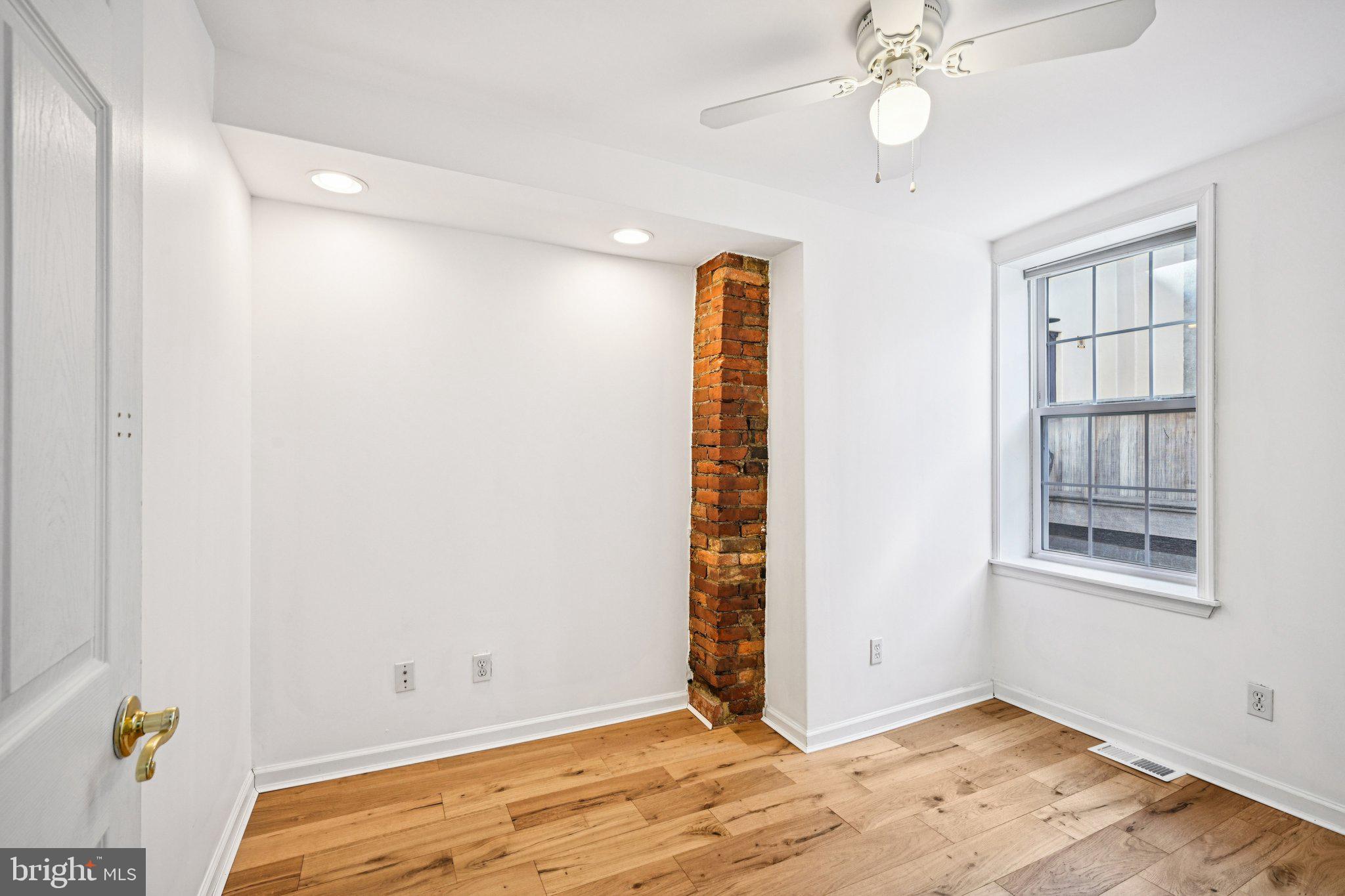 QUEEN VILLAGE - Residential