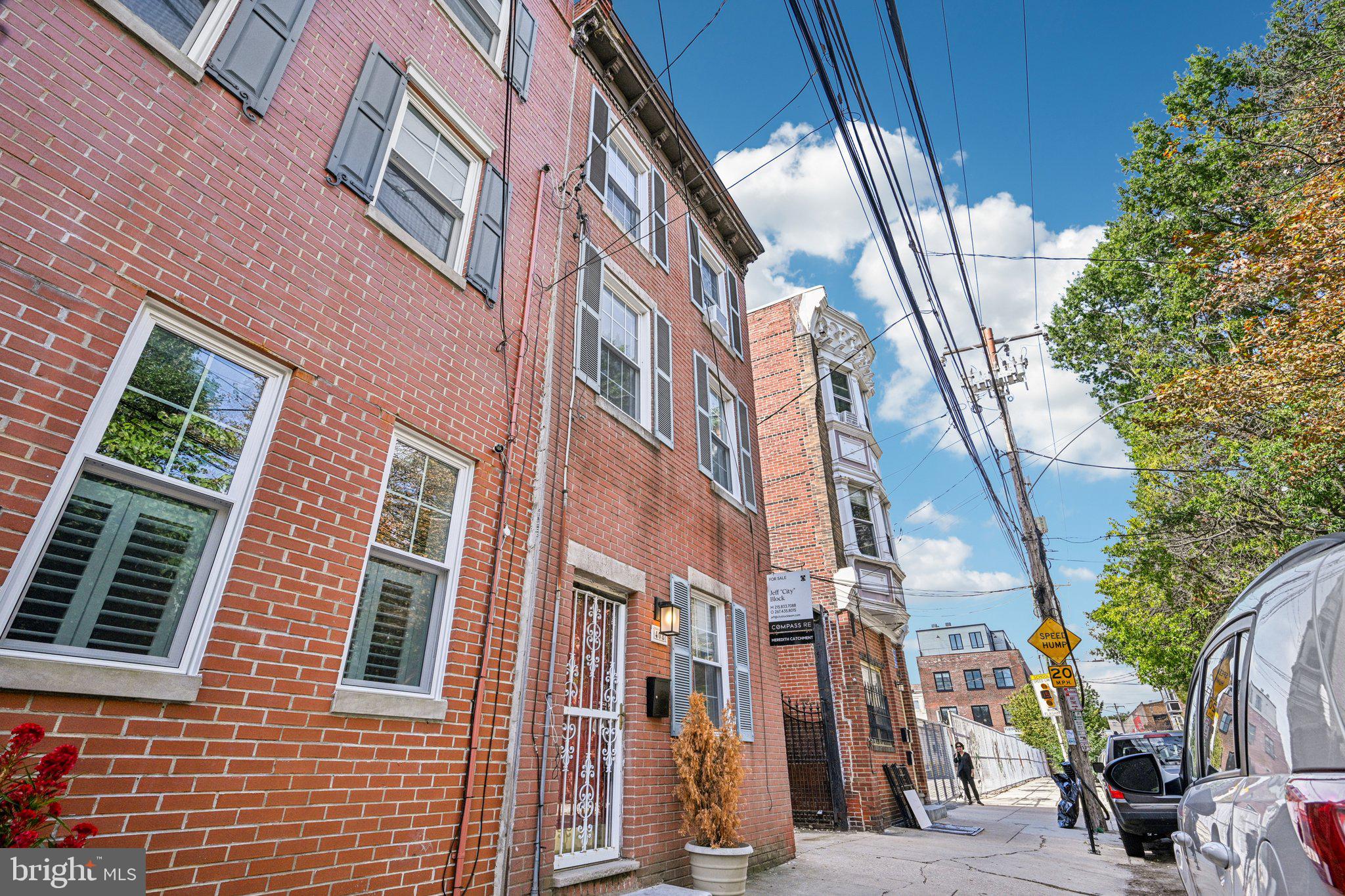 QUEEN VILLAGE - Residential