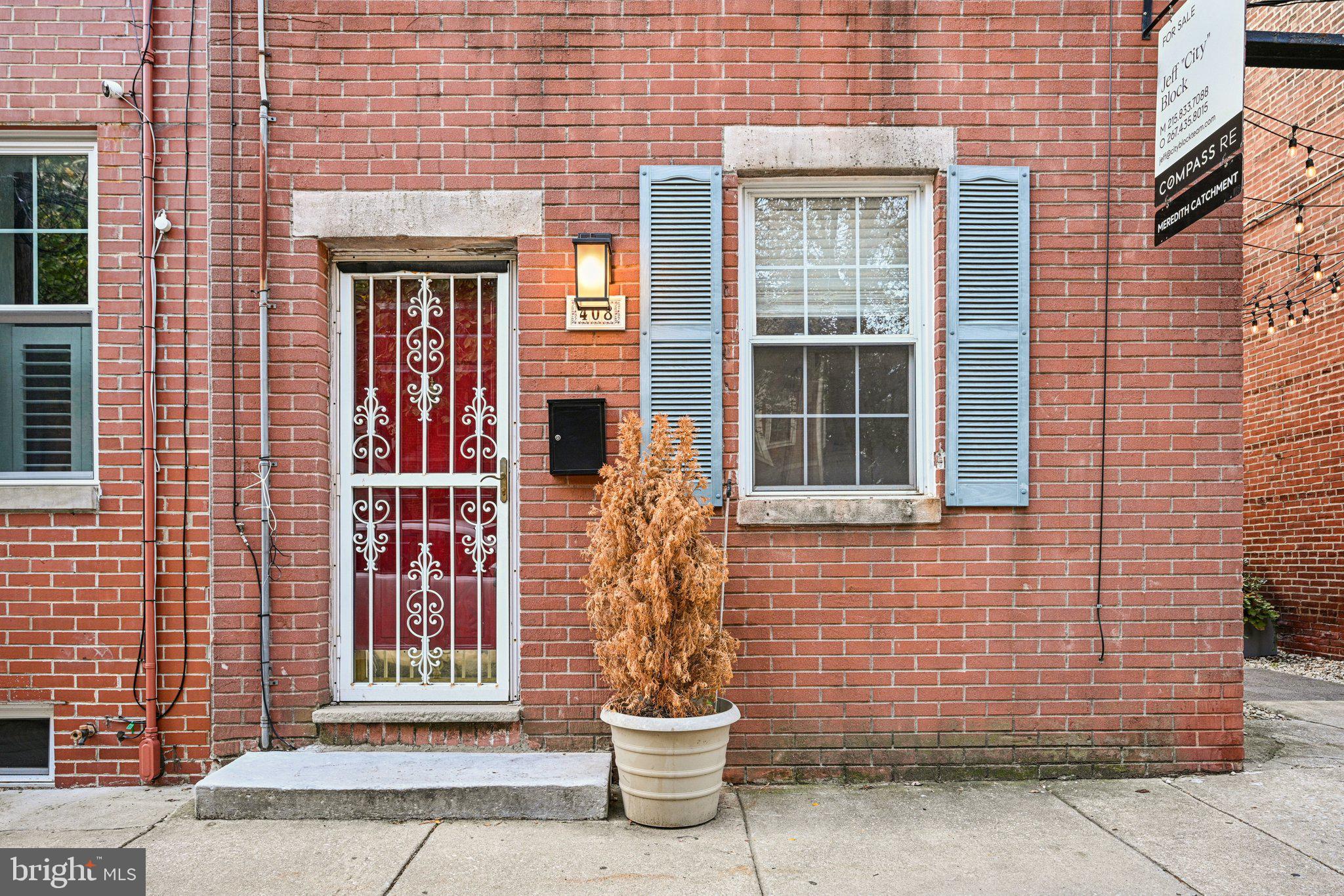 QUEEN VILLAGE - Residential