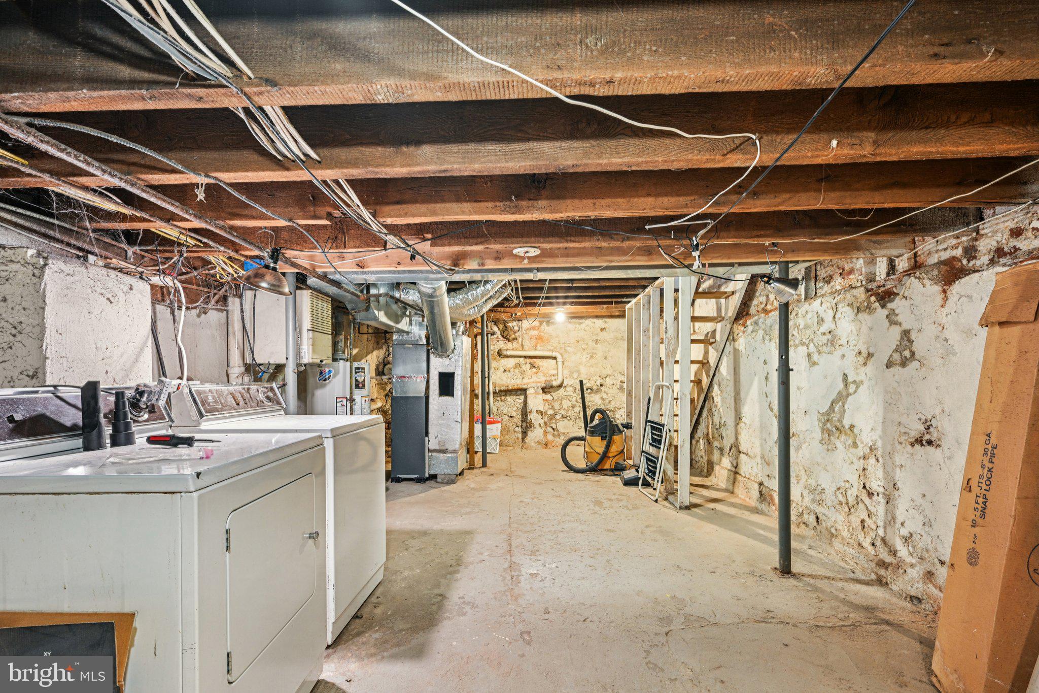 QUEEN VILLAGE - Residential