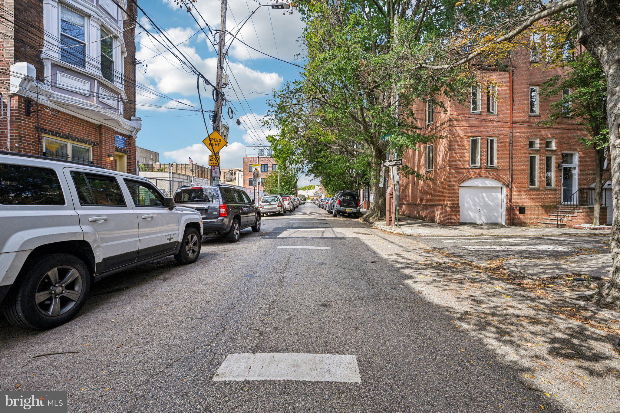 QUEEN VILLAGE - Residential