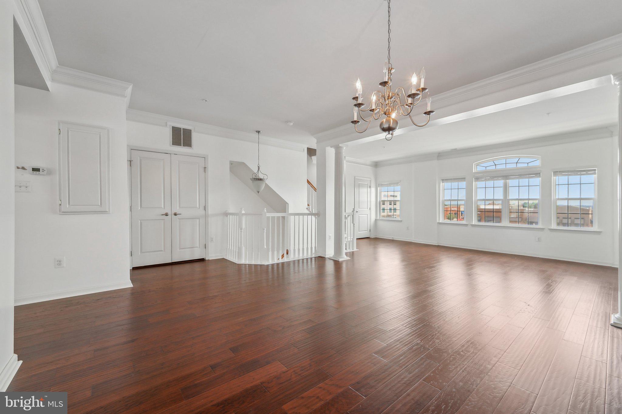 MARKET SQUARE - Residential