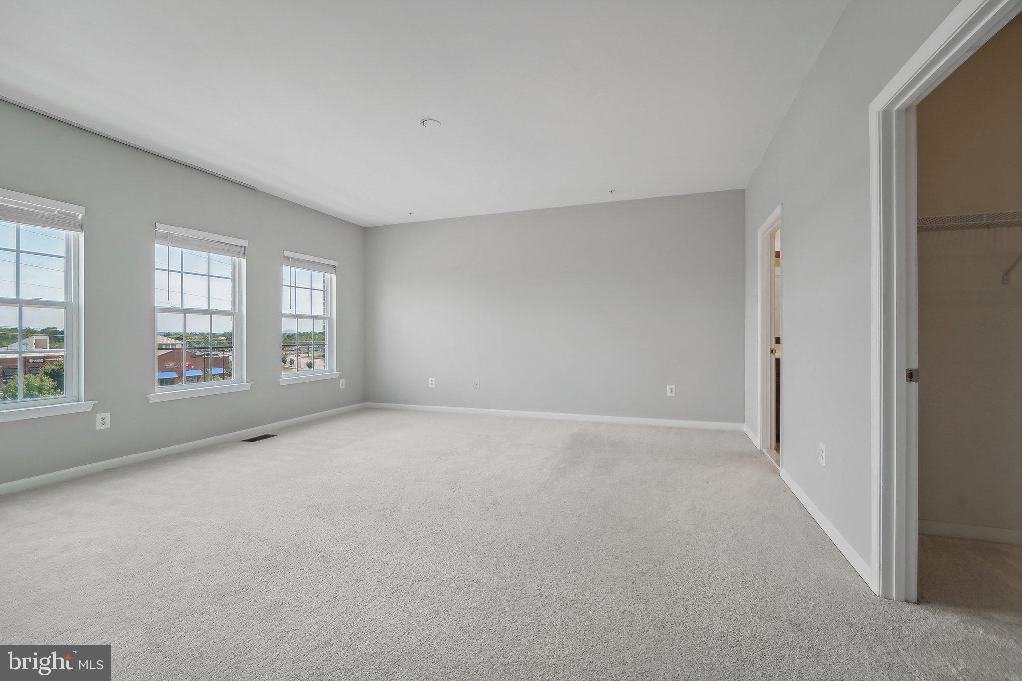 MARKET SQUARE - Residential