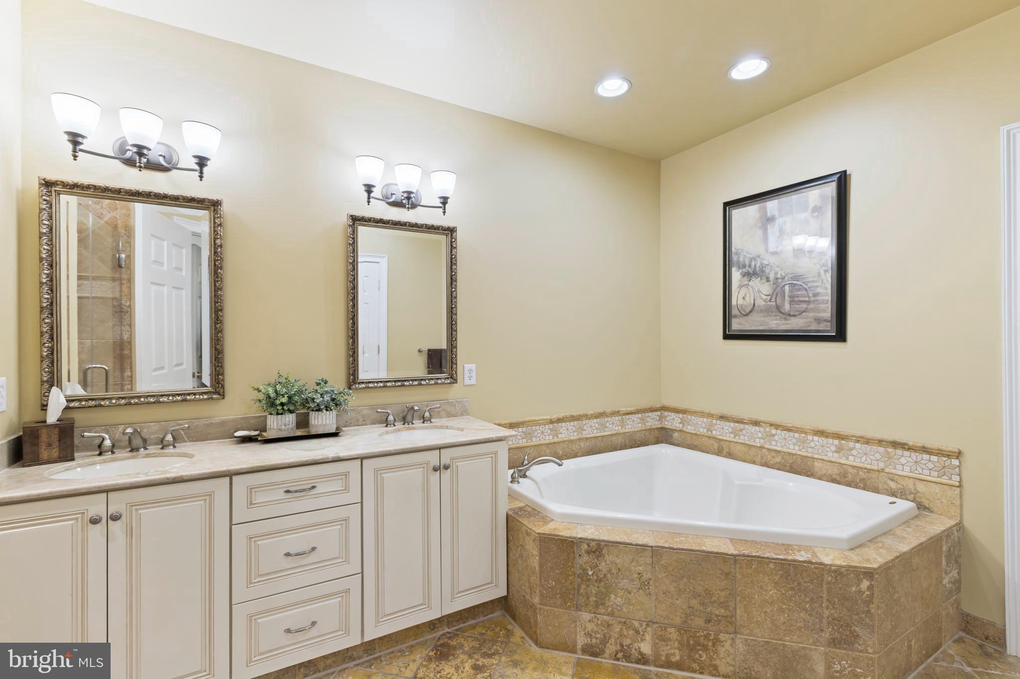 DELANCEY COURT - Residential