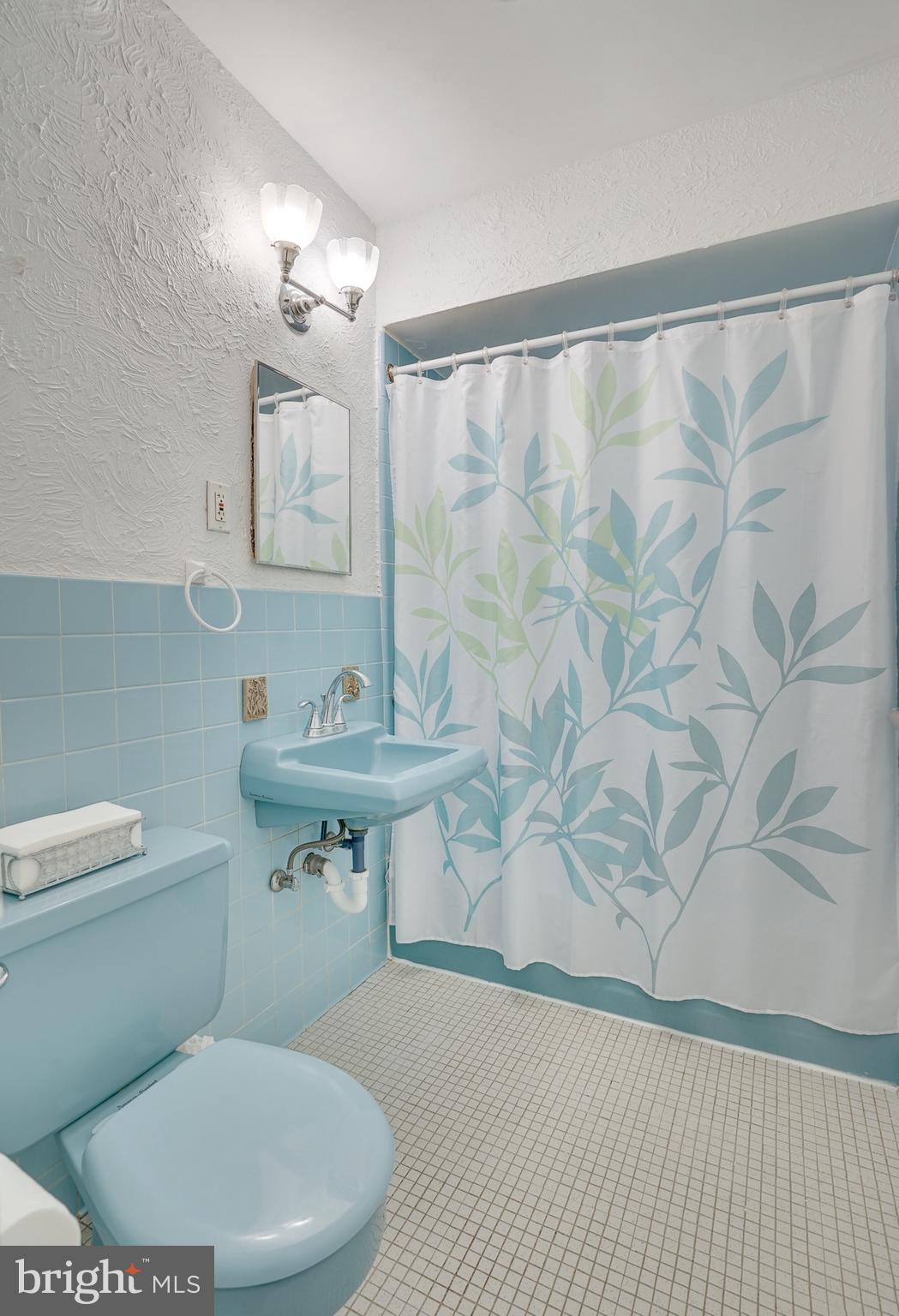 LAKE ANNE OF RESTON - Residential